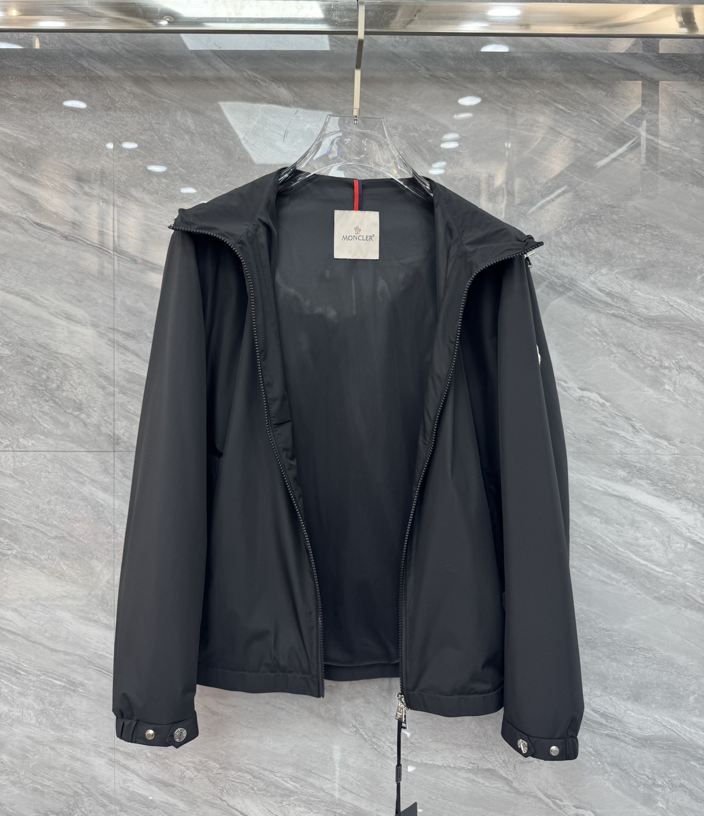  2025SS早春新品🆕蒙口【连帽】夹克外套‼️‼️

⚠️⚠️柜台同步  原版五金   做工精细  可