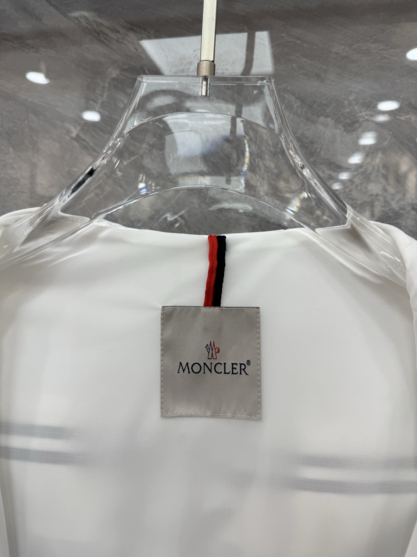  2025SS早春新品🆕蒙口【连帽】夹克外套‼️‼️

⚠️⚠️柜台同步  原版五金   做工精细  可