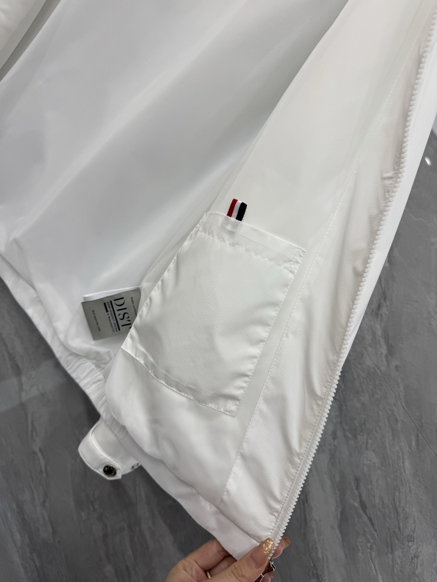  2025SS早春新品🆕蒙口【连帽】夹克外套‼️‼️

⚠️⚠️柜台同步  原版五金   做工精细  可