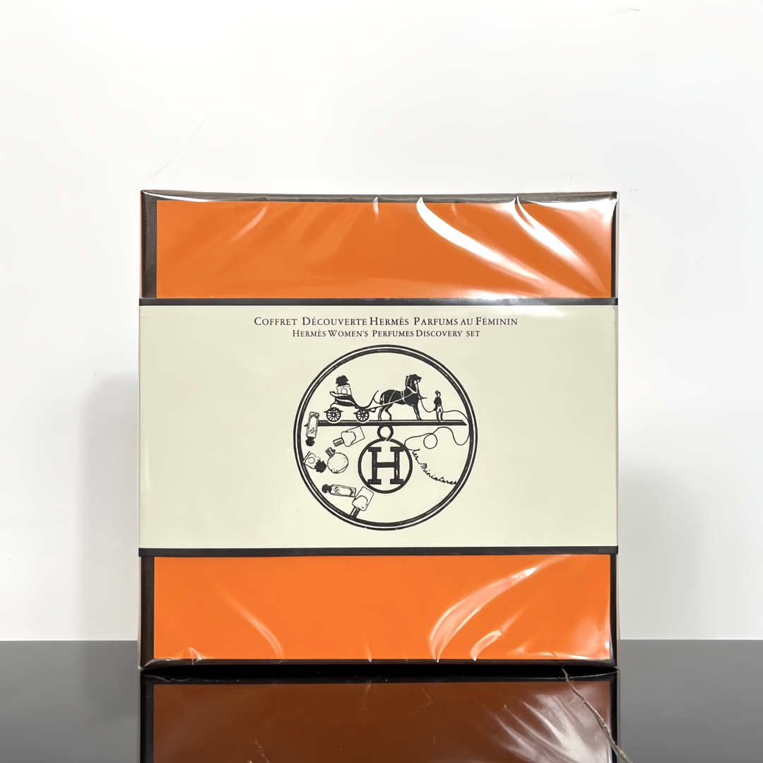 55! Set de 4 muestras de perfume de bufanda de Hermès🔜código 32012! ¡Este set es realmente hermoso! Las versiones mini…