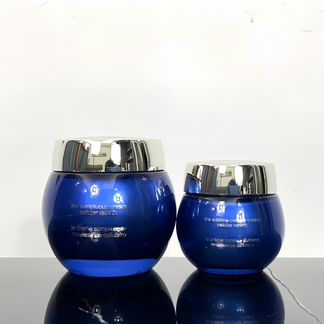 105💰
赫莲娜黑珍珠眼面两件套！内含：面霜50ml，眼霜15ml。