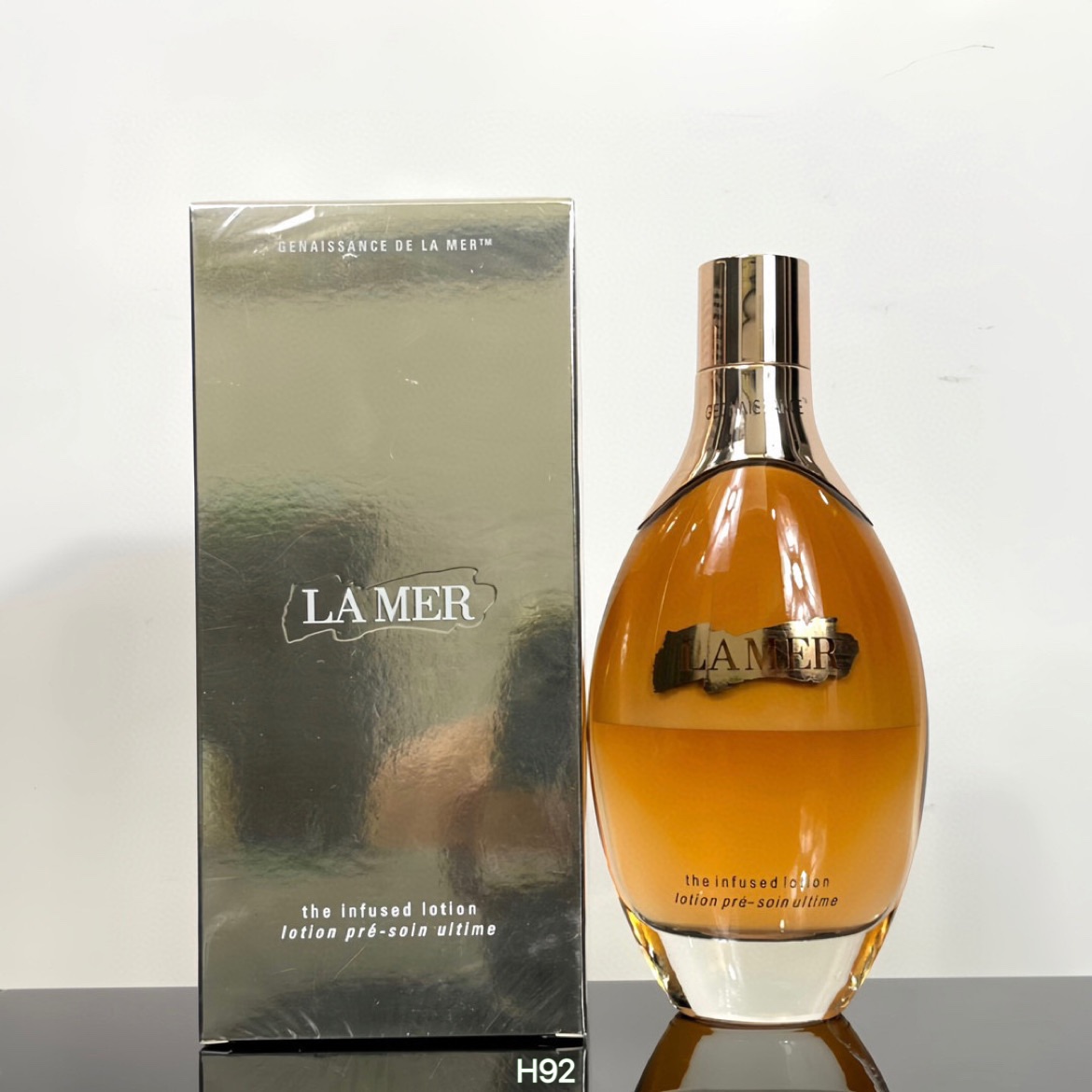 28！精版！ 海蓝之谜鎏金欢颜精华水150ml水乳双层✔用前摇一摇🤝La mer海蓝之谜鎏金焕颜精华水150ml，全新海蓝之谜鎏金焕颜精华液内含传奇面霜的双层水乳质地，令肌肤仿若天鹅绒般柔嫩细腻。水润保湿，修护滋养，促进吸收，激发惊人功…