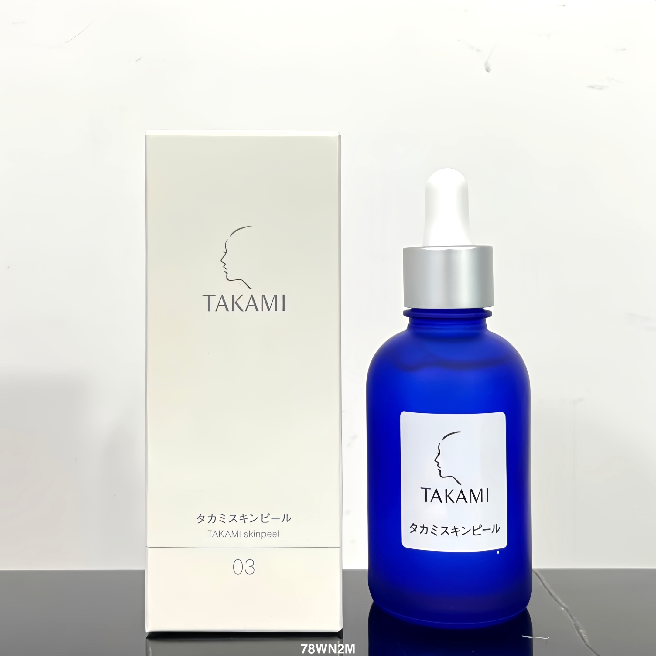 大规格💰44包邮
一比一 TAKAMI小蓝瓶精华60ml！闭口黑头的克星，轻薄的水状质地，流动性很好，吸收超快，每次取用凹槽刻度线位置的量即可👉可以软化角质、收敛毛孔、改善黑头、平衡水油和增加肌肤透明感😍还可以促进后续保养品的吸收✨涂起来温和又清爽，不用担心给肌肤造成负担哦!