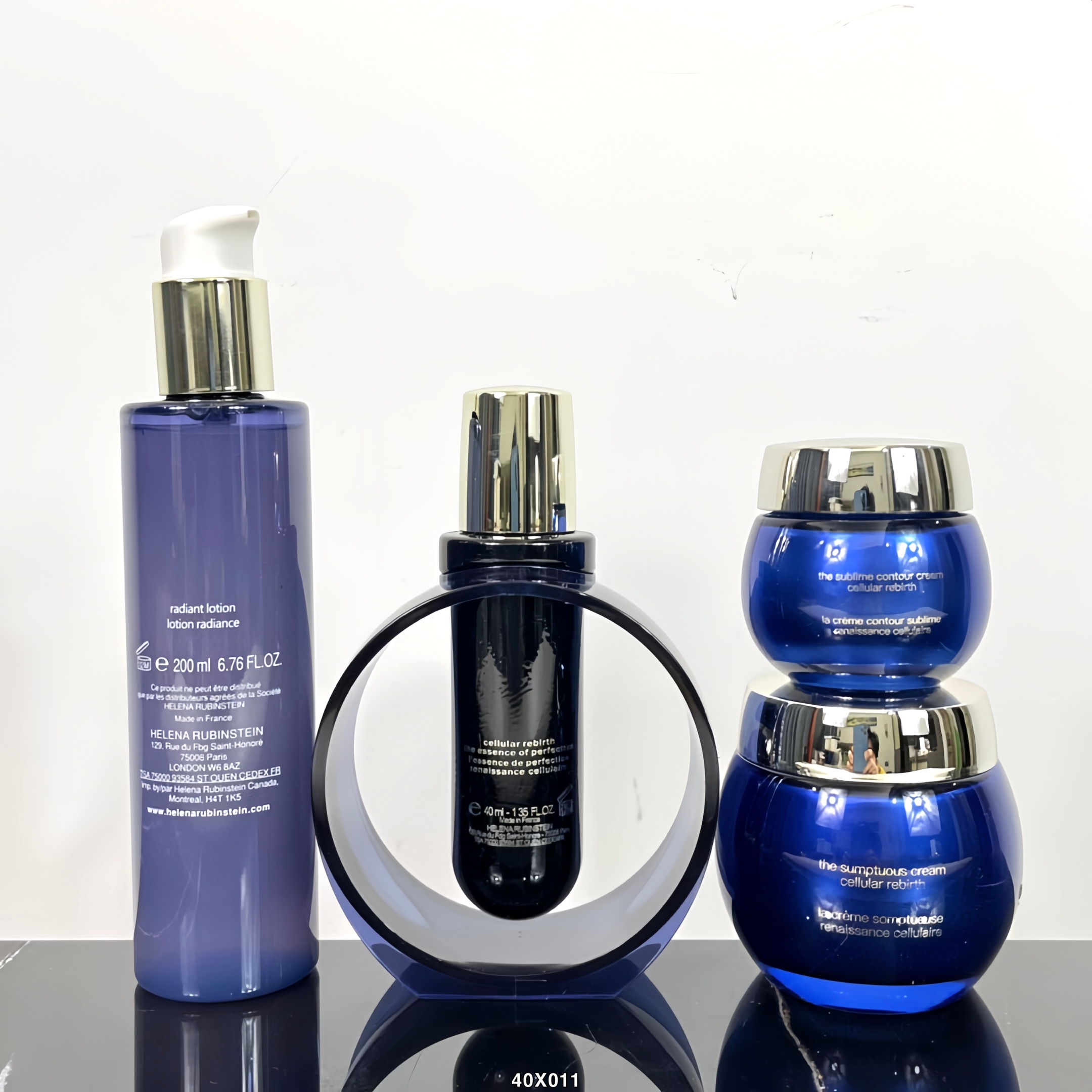 150💰
赫莲娜黑珍珠四件套！内含：面霜50ml，眼霜15ml，爽肤水200ml，精华40ml。