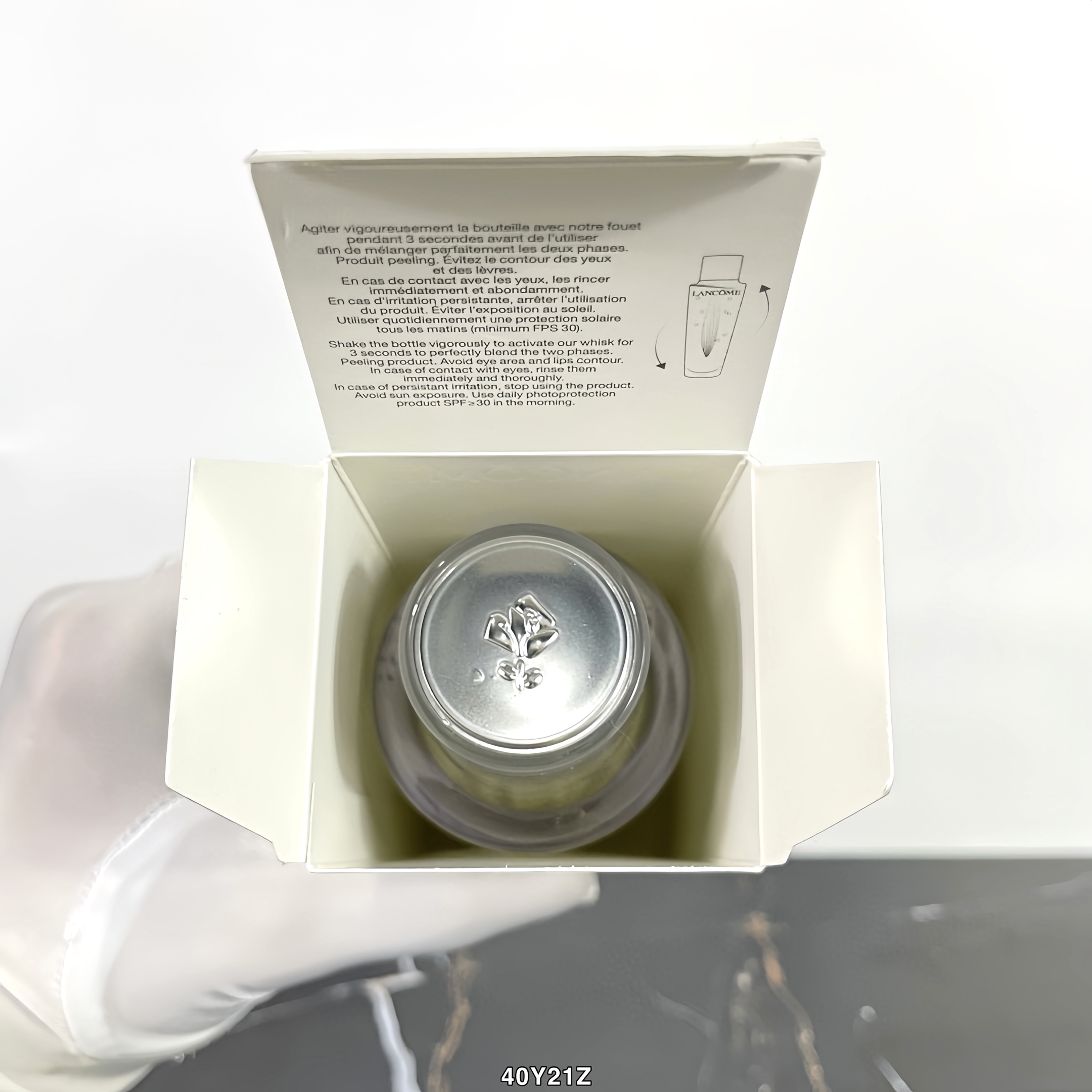58！调价！
新版二代兰蔻极光水150ml🔜40Y608编码！可配中文标❗️质量升级🆙兰蔻极光精华水150ml✔精华水是双层水油质地，但完全不会增加皮肤油腻感！⚠️ 精华瓶中自带的黑科技“起泡棒”使用前记得要先摇匀“激活”一下。 使我们每次用到的都是精密的97:3水油配比，很好的调整肌肤达到健康状态。💫 可以激活皮肤里的酶化反应，帮助肌肤加速新陈代谢，剥离老废角质，刺激细胞新生。
