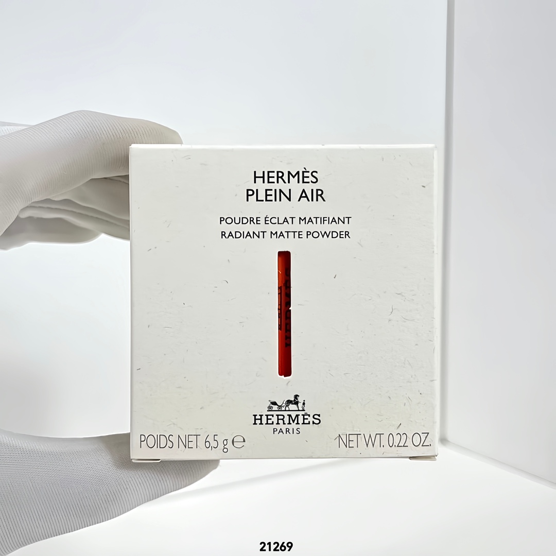 Polvo compacto mate de Hermès 6.5g. Tonos: 1# NUAGE, 2# MIRAGE.