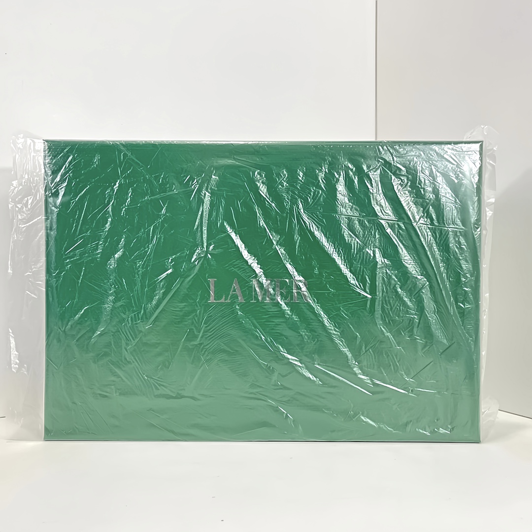 100! 💪( 海蓝之谜销量排行榜五件套 ) 配礼袋❗️内含:精粹水小样30ml 精粹乳小样15ml 修复精华小样15ml 精粹面膜27.5g×2 配礼袋+海免3标