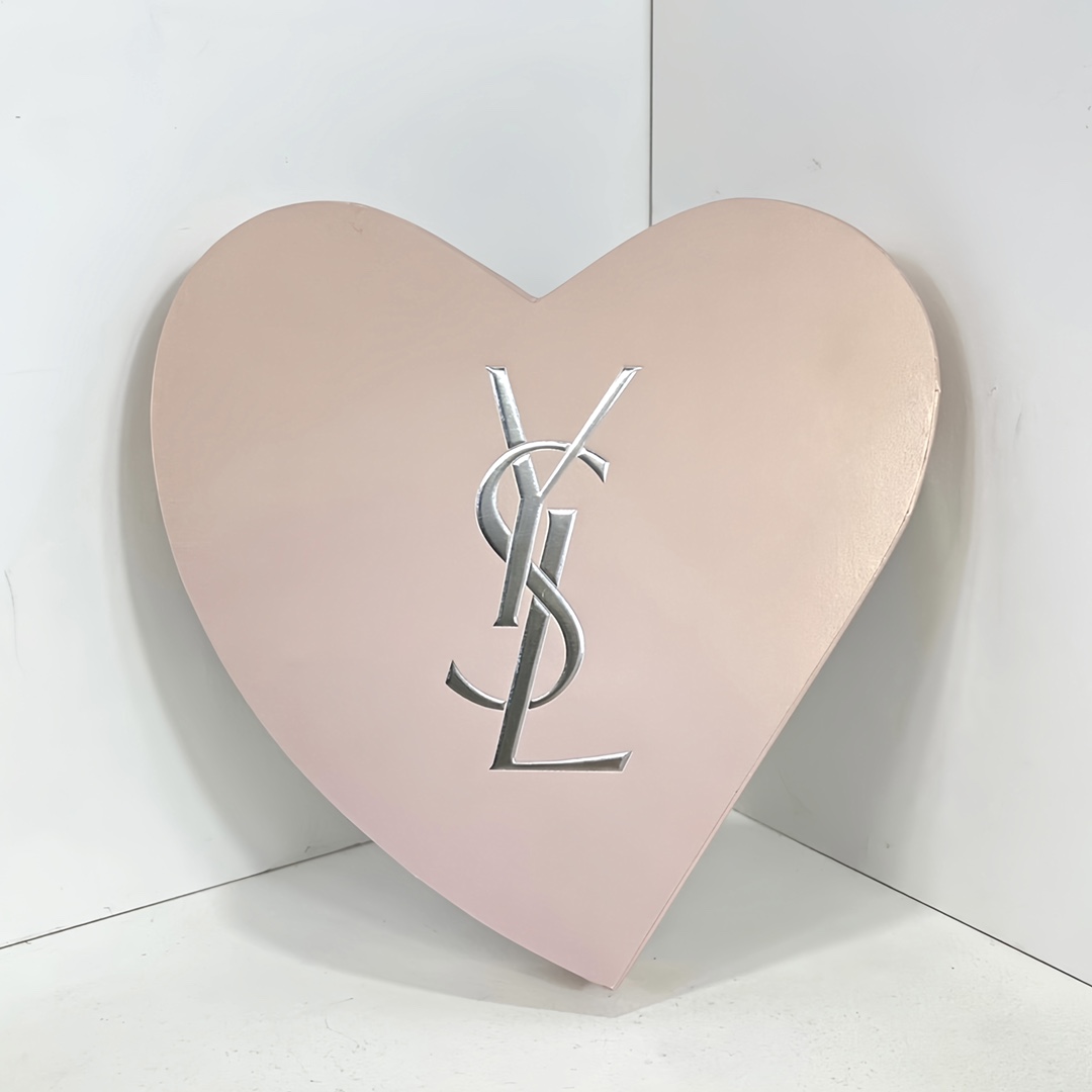 150! ✍️圣罗兰巴黎黑金口红小样4件套🔜62Y403编码!配礼袋❗️内含:1.2g×4。色号:黑金口红6#,10#,1971#,1968#。圣罗兰巴黎限定明星口红四件套