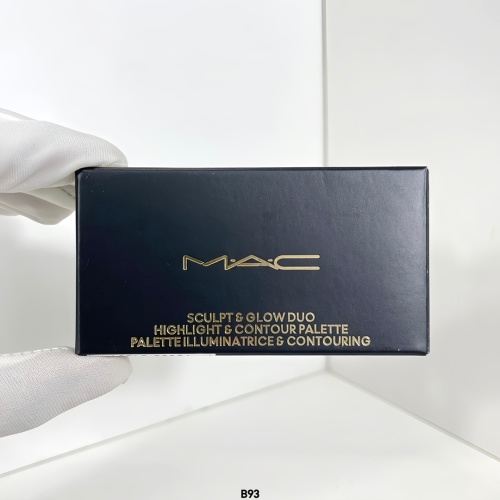 MAC Sculpt & Glow Duo Palette, Highlight & Contour, 7g, Small Gold Box 1 MAC Sculpt & Glow Duo Palette, Highlight & Contour, 7g, Small Gold Box