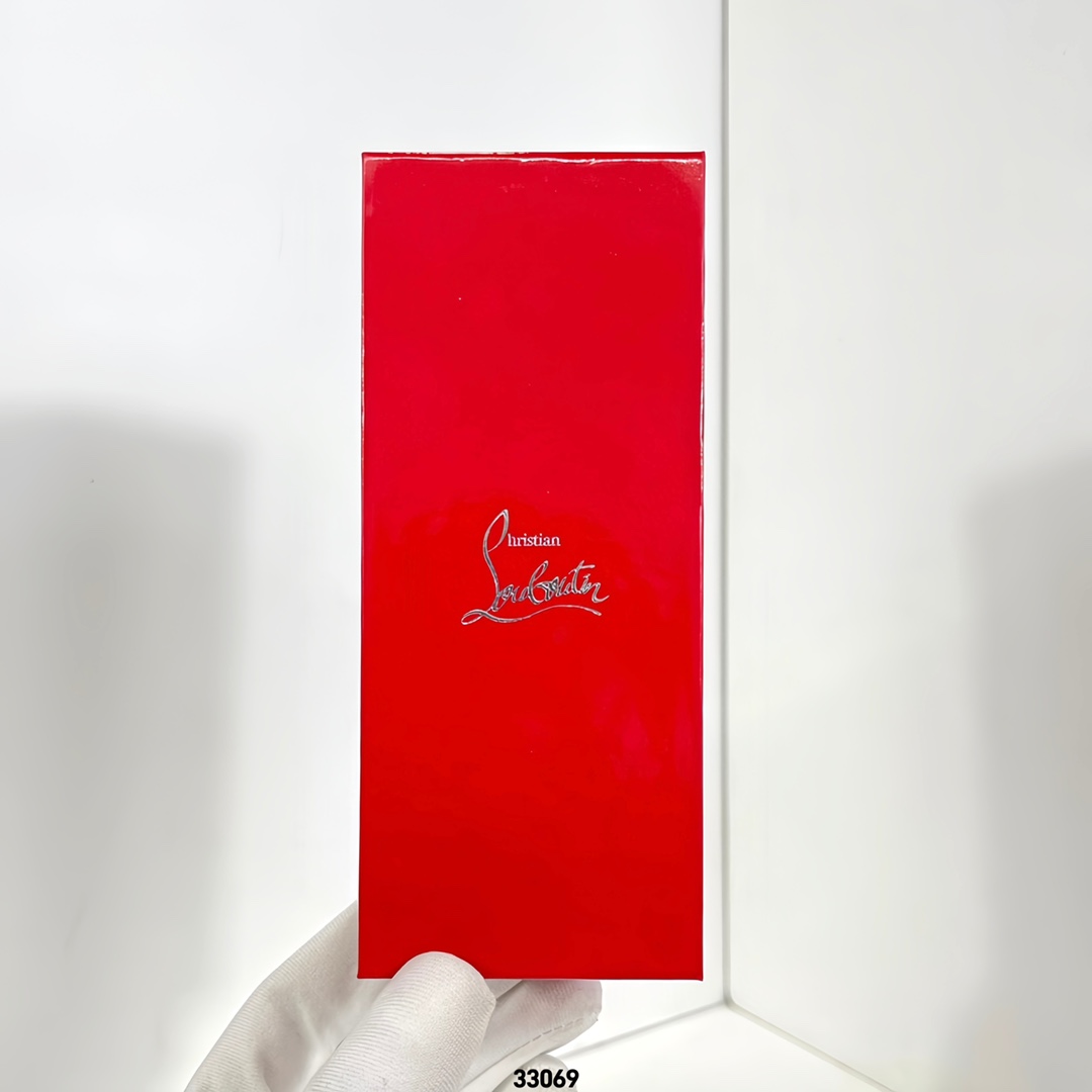 60! Gloss CL Louboutin🔜 código 33069! Se puede incluir etiqueta en chino✔️ 6 colores: 001, 006, 009, 343, 543, 383. ¡R…