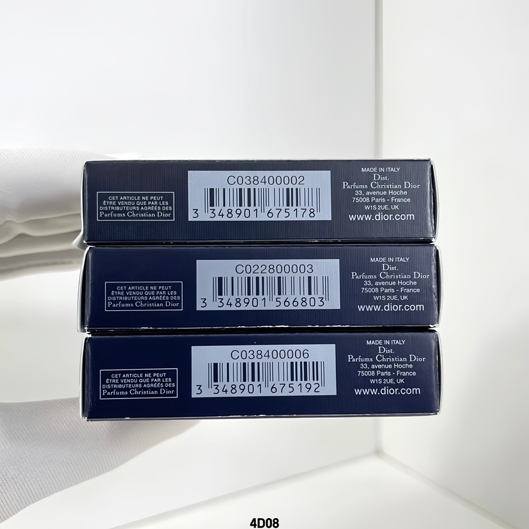 85💰
迪奥白色皮革高光修容盘6g！色号：001#，002#，01#，02#，03#，04#，05#，06#，