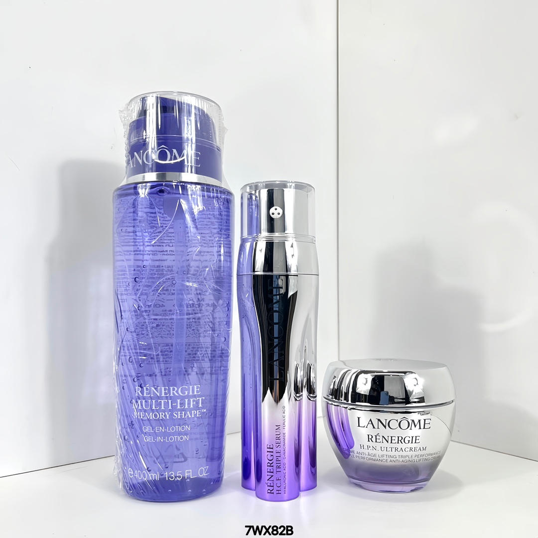专/110💰
兰蔻塑颜三件套！内含：塑颜精华水400ml十新三管精华50ml+百肽面霜50ml。
