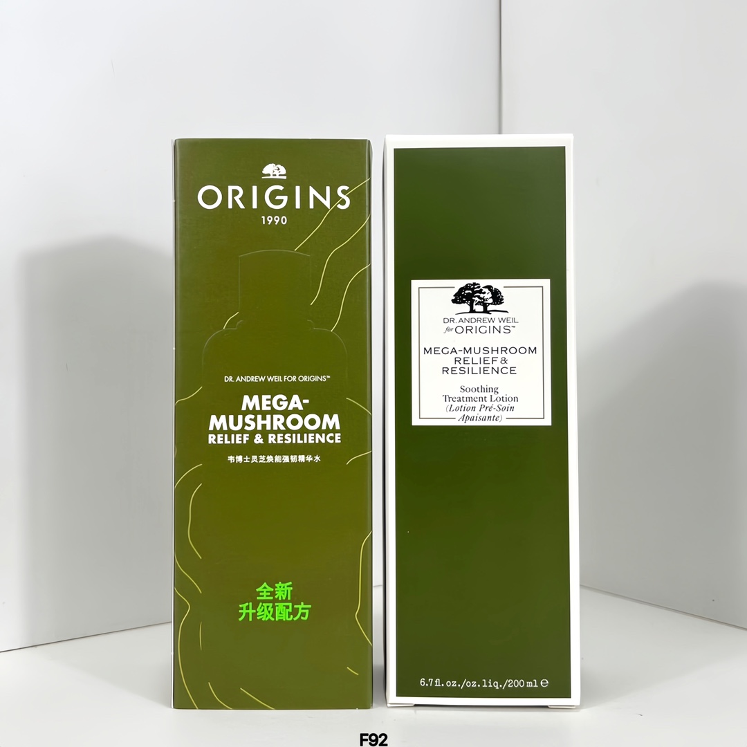 55💰
悦木之源菌菇水新版200ml！我们把她称为“烂脸水”，因为烂脸一用就好，悦木之源菌菇水200ml，雅诗兰黛旗下品牌～痘皮烂脸过敏发红去闭口粉刺神器，用来湿敷，淡淡的中药味闻着就很安心～它具有镇静舒缓作用，用一段时间下巴的闭口就会消，她家销量最好的一款精华水，保湿好而不黏。它家产品靠口碑出名。对于蘑过敏了，泡纸膜敷一次，睡一觉，第二天就好啦💢新款悦木之源菌菇水磨砂瓶四代200ml！