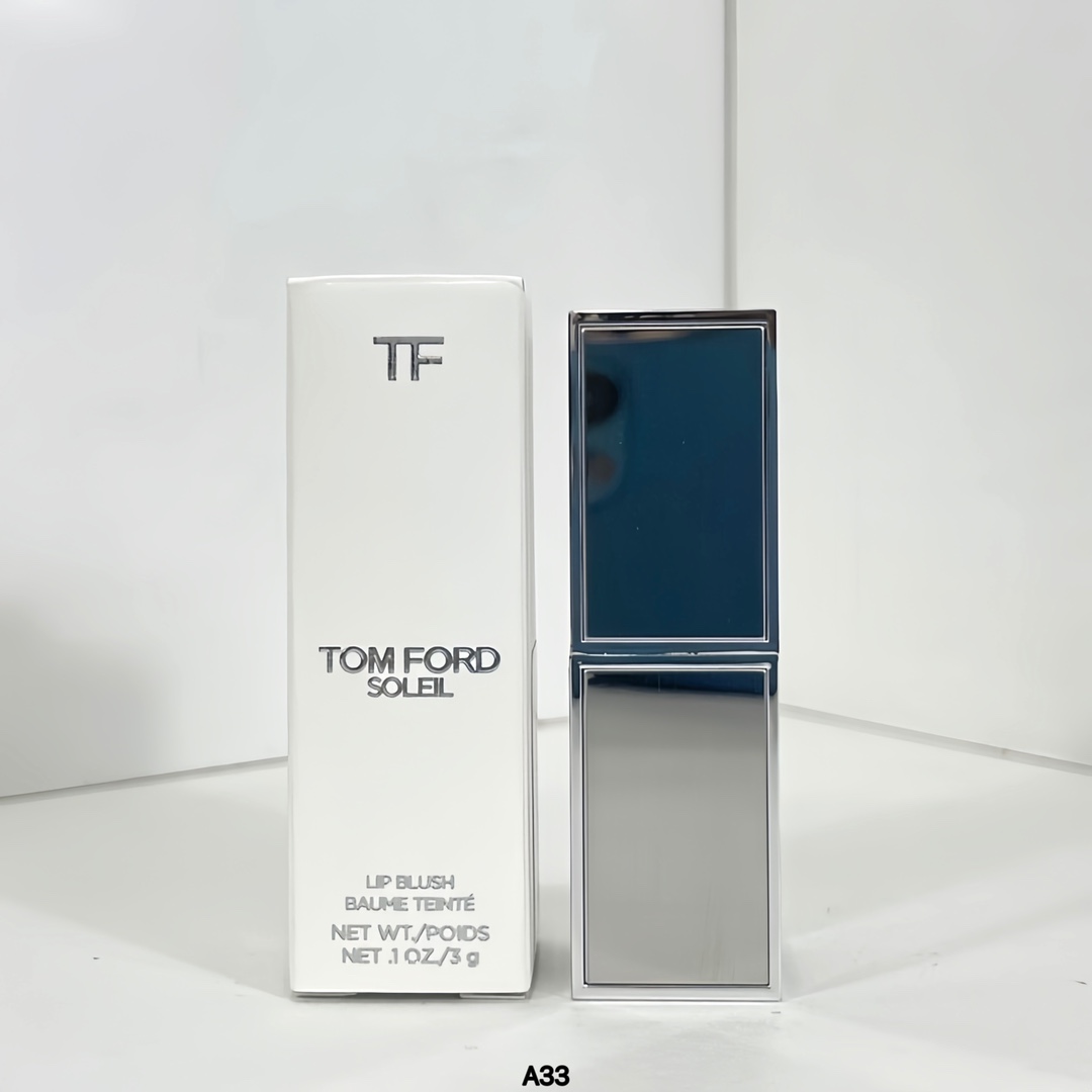 Tf雪映流光粗管口红！TF金管24K金箔变色润唇膏，也叫TF雪映流光口红。叫涂在嘴唇上粉粉的，外观看起来好像一条黄金😁。口红控这支一定要收呀！全球限量，只有韩国和美国有哦。