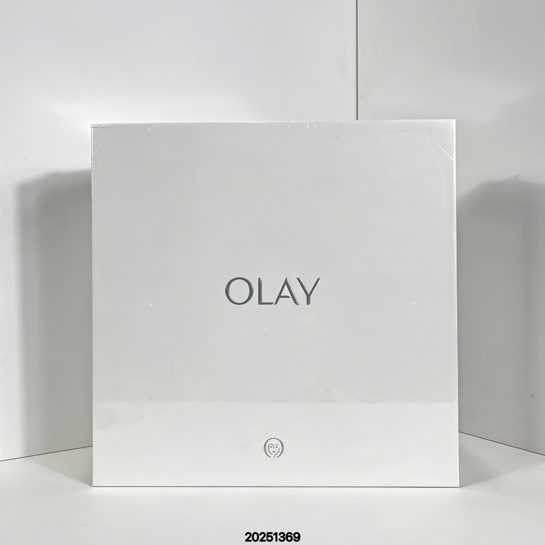 Set de 6 piezas antiedad OLAY! Contiene: agua esencial 150ml + emulsión 100ml + limpiador 20ml + esencia 6ml + loción 3…