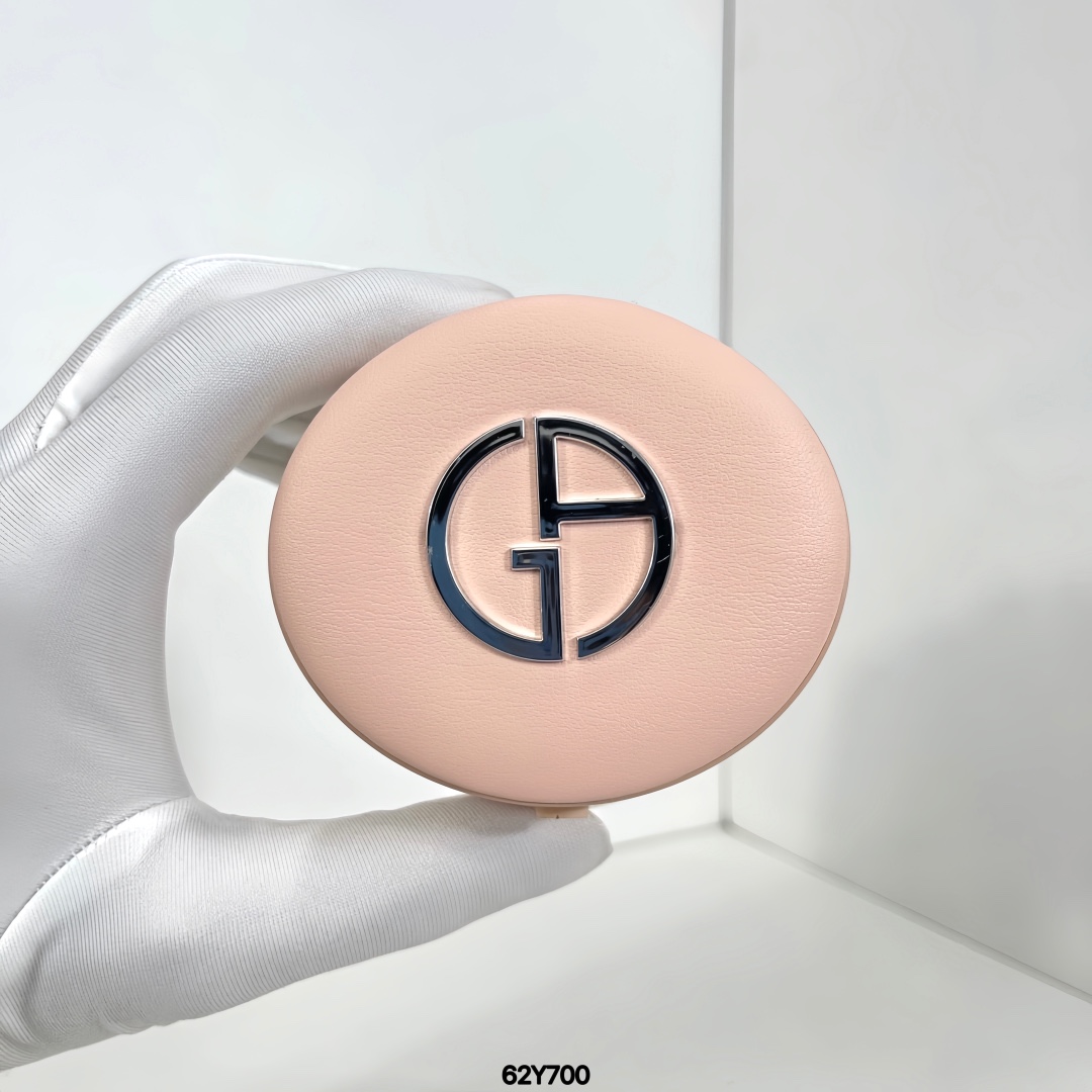 76！阿玛尼裸粉小羊皮气垫15g！色号：2#，3#。