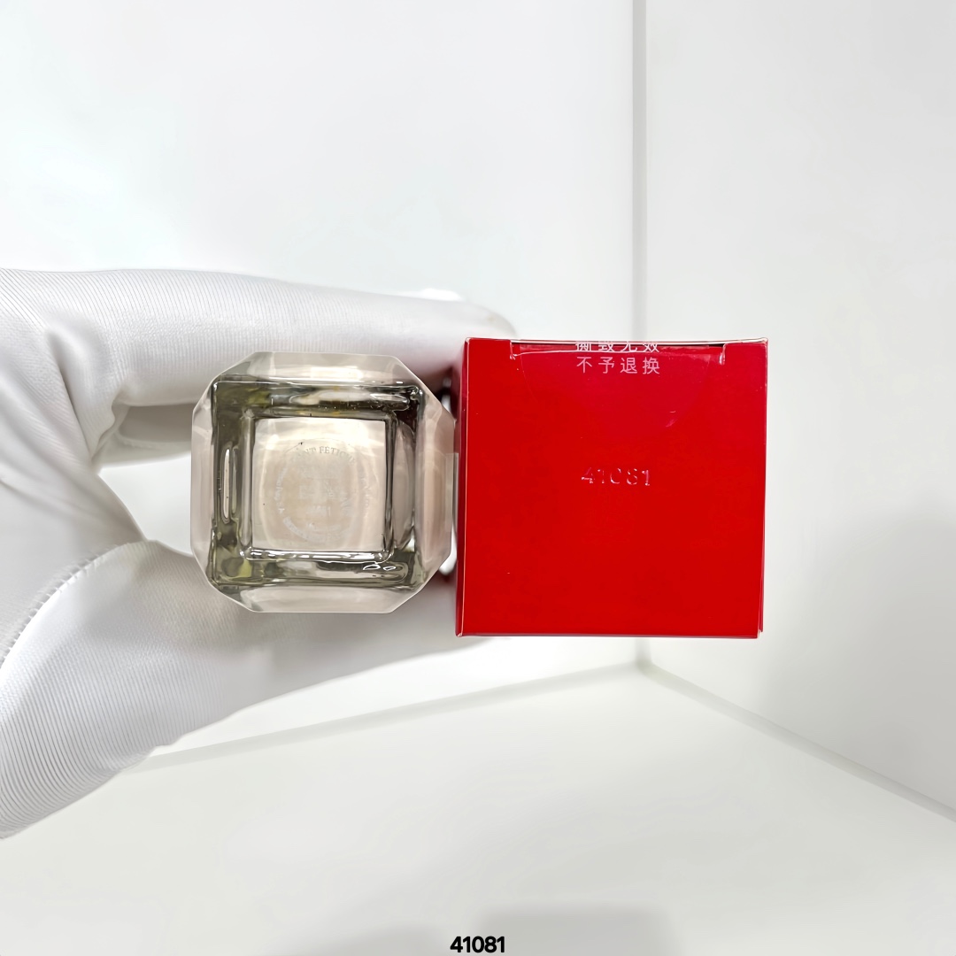 70💰
萝卜丁粉底液30ml！色号：10N#，10W#，05N#。