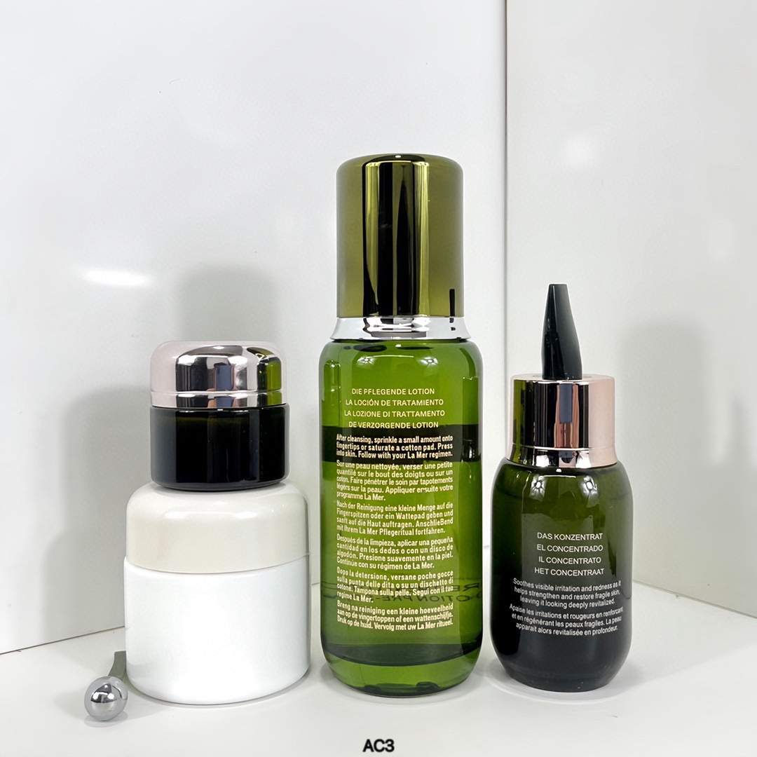 La Mer Hydrating Essentials Collection - Skincare Set with Concentrate & Cream 5 i1725006258 2256 4
