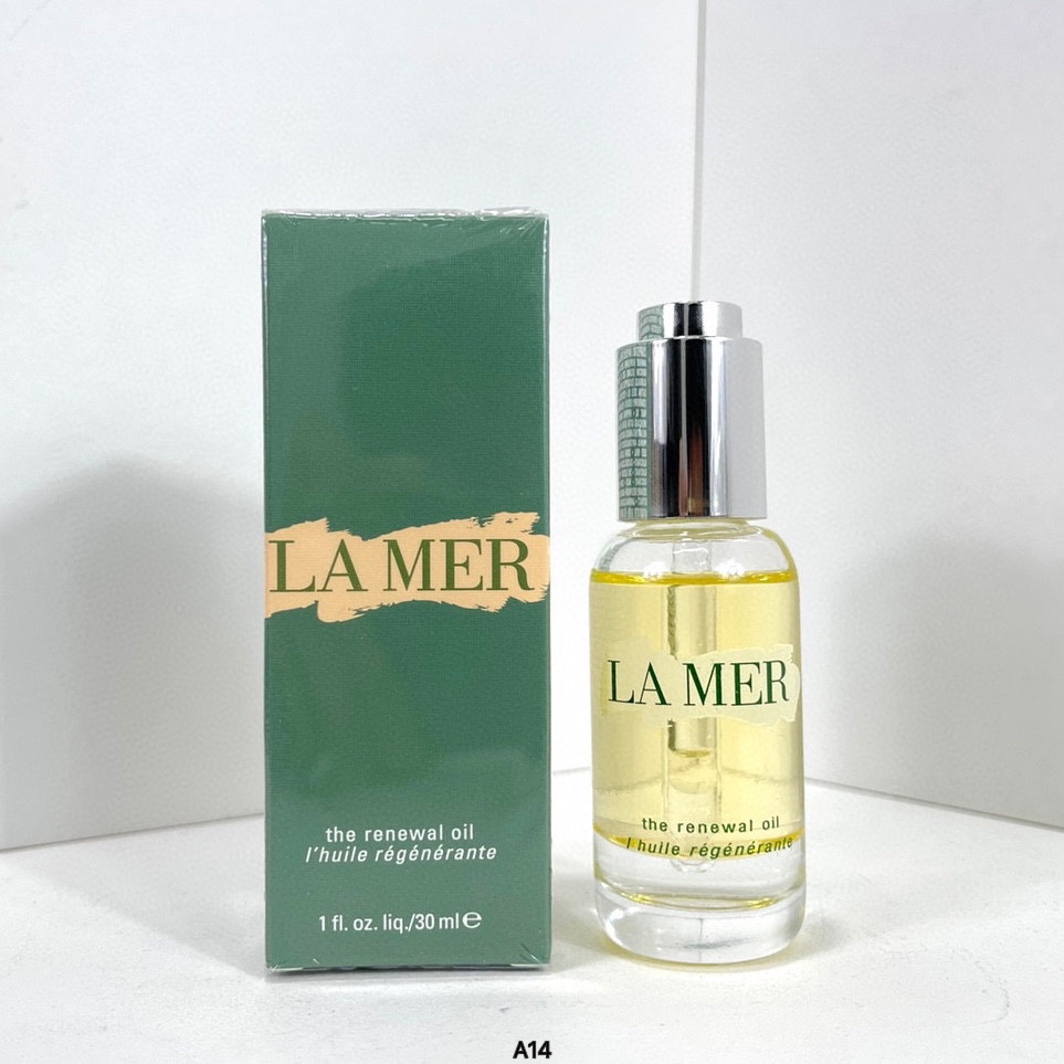 20 精版！ （下单备注：精版海蓝之谜精油） 海蓝之谜神奇精油30ml🔜海蓝之谜万能神奇精油30ml一定要一生推，这瓶油又叫万能油，护肤、护发、护唇，护甲都可以！吸收快，加入面霜一起使用皮肤亮泽度👍 晚上用可以修复受损肌肤，早上起来皮…
