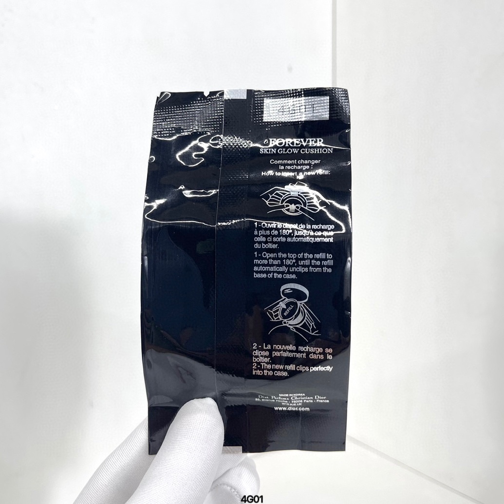 ✨60包
迪奥黑色刺绣气垫13g！色号：0N#，1N#。