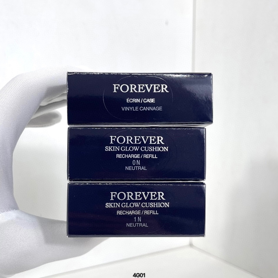 ✨60包
迪奥黑色刺绣气垫13g！色号：0N#，1N#。