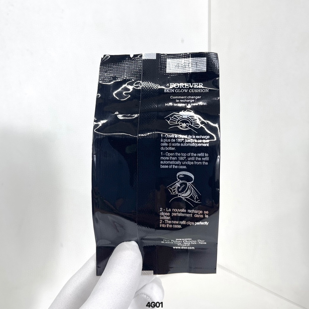 ✨60包
迪奥漆光藤格纹气垫13g！色号：0N#，1N#。