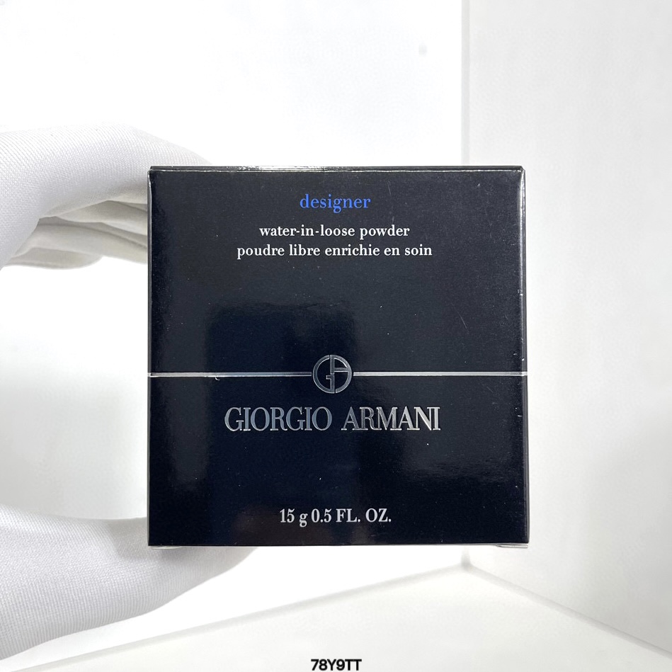 阿玛尼大师水散粉15g！阿玛尼大师水散粉是肉眼可见的细腻，触摸是冰冰的水雾感，一秒隐匿毛孔水润平滑，保水不吸水，彻底和浮粉说拜拜!!