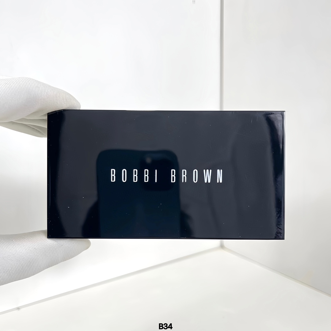 55💰
芭比布朗干湿两用粉饼11g！色号：N-012#瓷白，W-016#暖瓷白，W-026#冷象牙白。