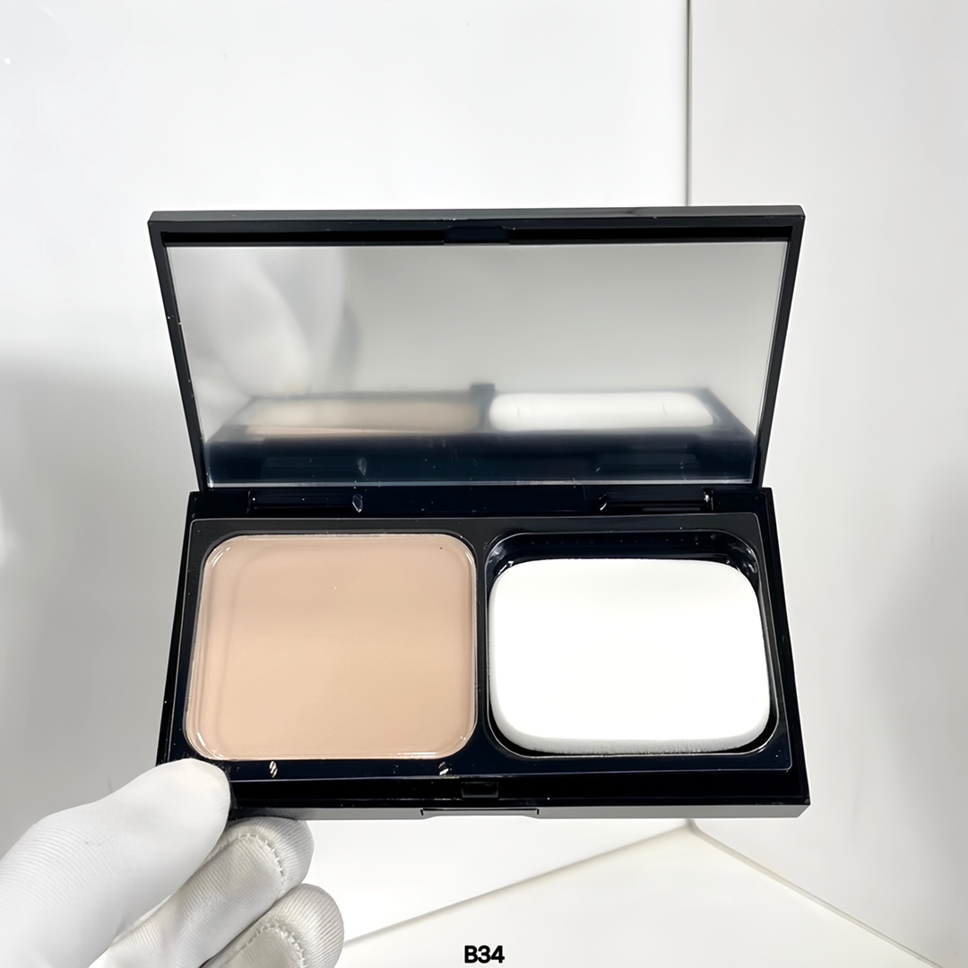 55💰
芭比布朗干湿两用粉饼11g！色号：N-012#瓷白，W-016#暖瓷白，W-026#冷象牙白。