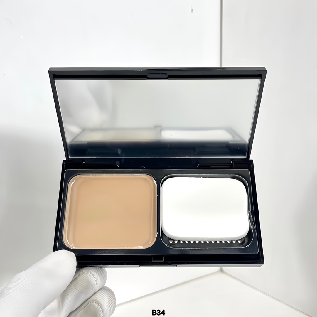 55💰
芭比布朗干湿两用粉饼11g！色号：N-012#瓷白，W-016#暖瓷白，W-026#冷象牙白。