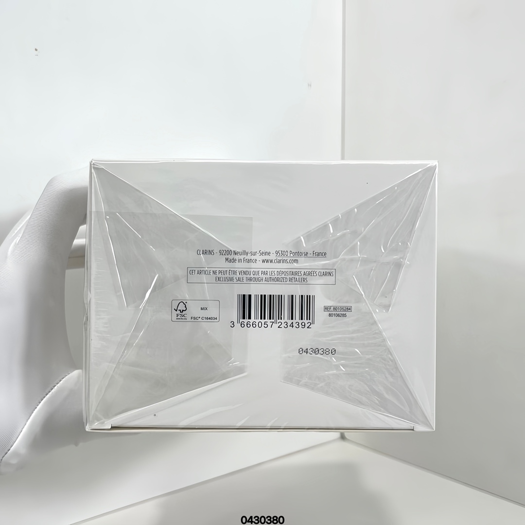 原单品质💰130
娇韵诗双萃弹簧四件套九代！内含：弹簧水200ml+第九代双萃精华50ml+弹簧日霜50ml +弹簧晚霜50ml。