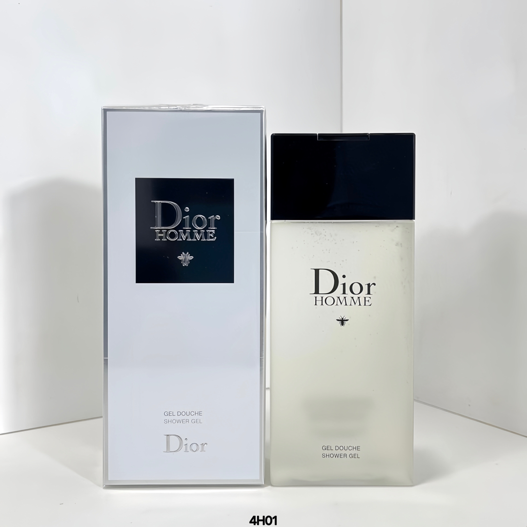 80包🔥 💪( 迪奥桀骜男士沐浴露200ml ) 4H01编码！可配中文标✔雾感磨砂瓶身搭配黑漆瓶盖，极简现代泡沫丰盈绵密，舒悦亲肤，唤醒感官醇柔芬芳性感萦绕，兼具清新活力与淡雅。