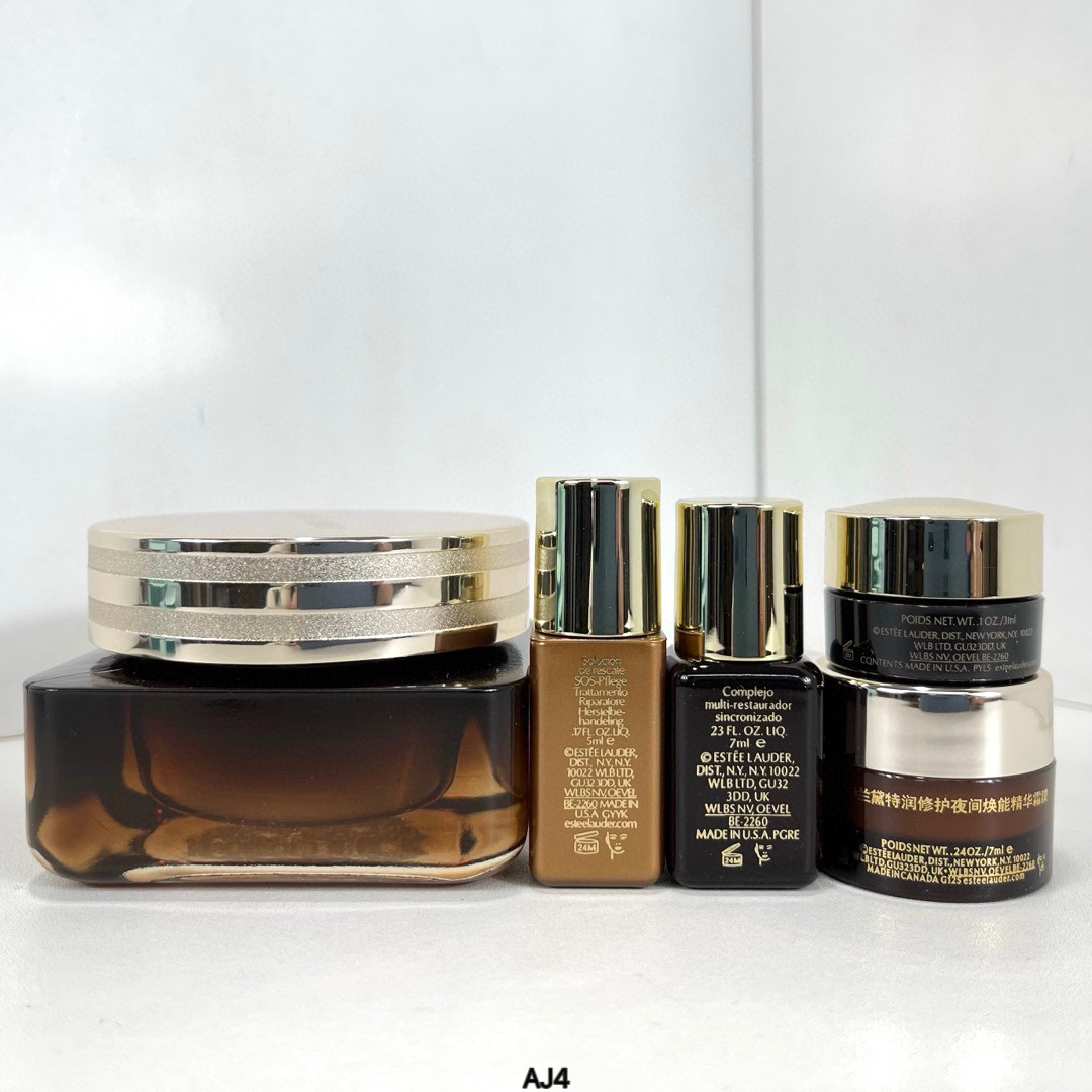 210💰
雅诗兰黛大棕罐精华霜膜4+1套装！内含：霜膜65ml*1，霜膜7ml *1，特润精华露7ml*1，特润舒缓修护精华液5ml*1，抗蓝光眼霜3ml*1。