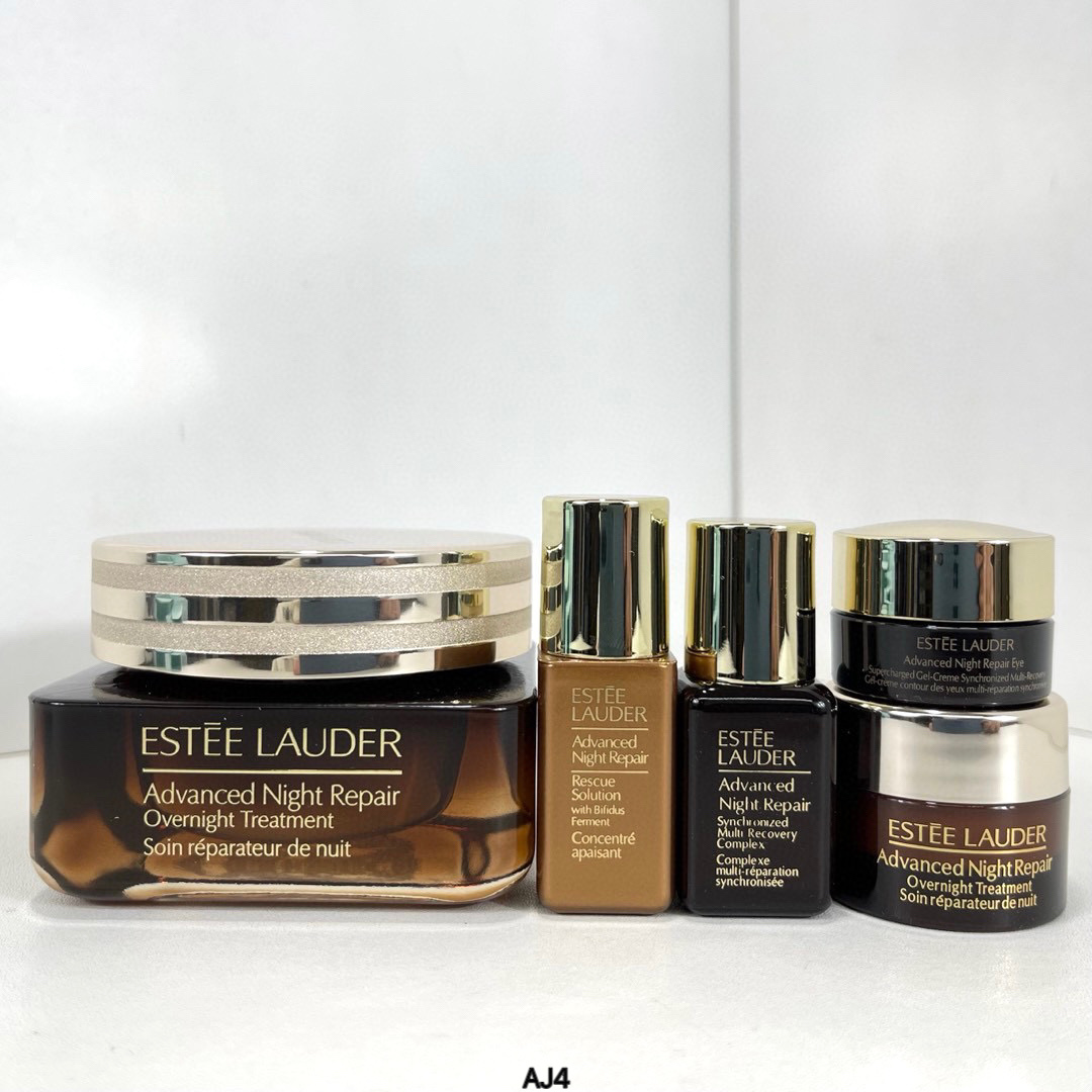 210💰
雅诗兰黛大棕罐精华霜膜4+1套装！内含：霜膜65ml*1，霜膜7ml *1，特润精华露7ml*1，特润舒缓修护精华液5ml*1，抗蓝光眼霜3ml*1。
