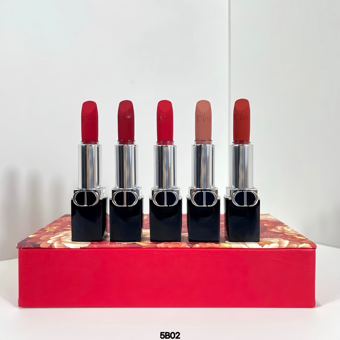 90💰
迪奥红蛇蓝金口红小样五件套！内含：1.5g*5。色号：新丝绒999-新丝绒100-新丝绒840-新丝绒764-新丝绒760。