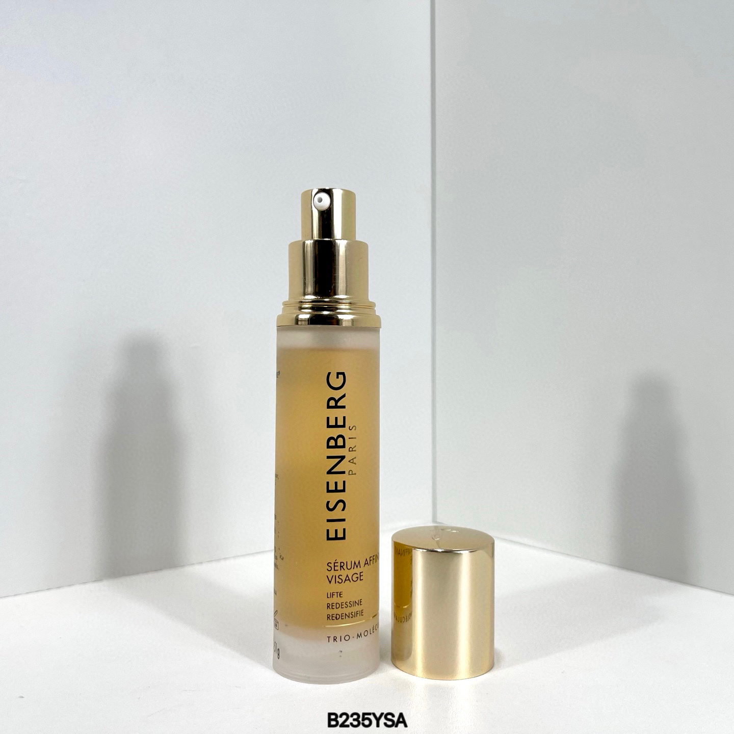 专柜品质/90💰包邮
伊诗贝格V脸精华50ml！法国伊诗贝格EISENBERG是一个源自法国的高端护肤品牌，在国内的普及度相比其他同类品牌要低很多，它的核心配方三重活动分子（说人话就是一种高科技的御龄配方~能够作用于肌肤表层和肌底，帮助肌肤变得弹力、紧致、光滑。