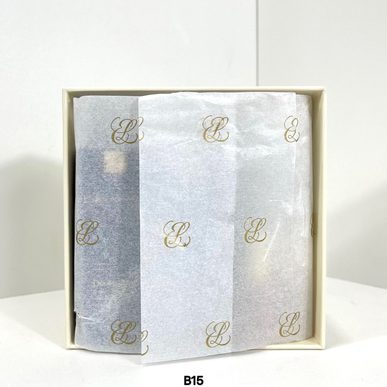 专/105💰
雅诗兰黛DW粉底液3+1套装！内含：30ml+15ml+7ml*2。色号：1w1。