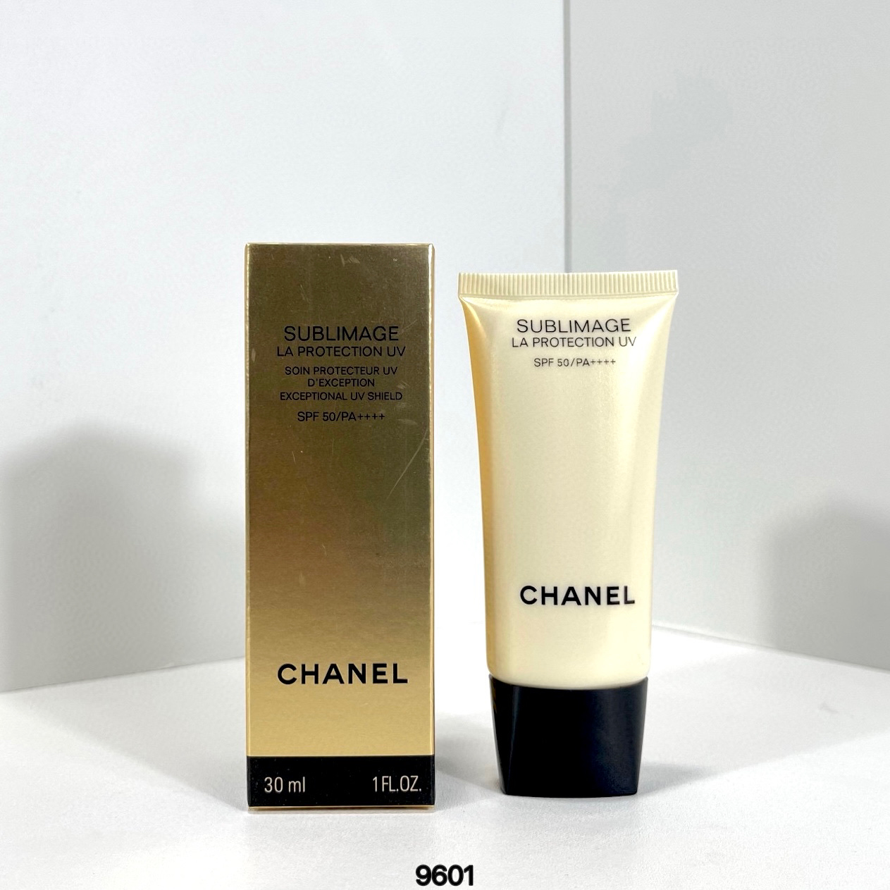 20! (Nota del pedido: protector solar dorado Chanel) Protector solar Chanel Gold Brick 30ml🔜Código 9601! Protector sol…