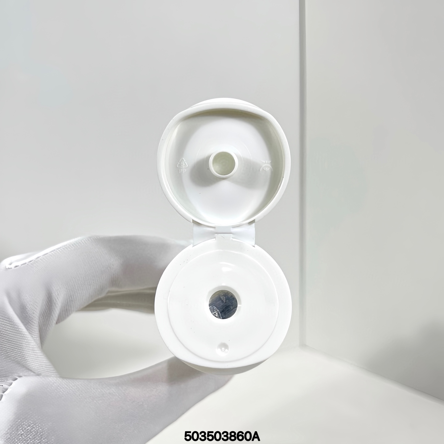 50💰
OLAY氨基酸洗面奶125ml！这款洁面里面添加了30%纯纯净氨基酸表活成分挤出来的质地比较水润用下来会发现肤色有提亮想美白的姐妹可以试一试一定要长期坚持才有效果哦