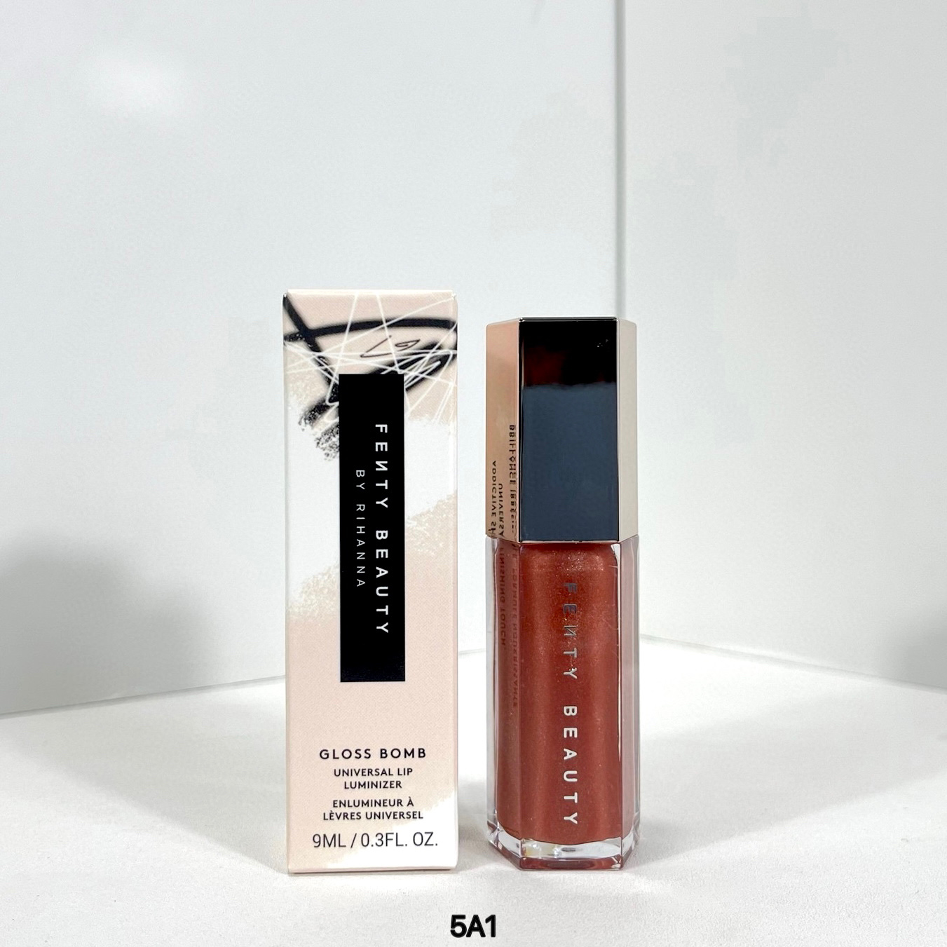 💥70包 💪( 蕾哈娜唇釉9ml流光款 ) 5A1编码！2️⃣色：01#-02#-05#-08#。流光款粉盒：01#fenty glow，02#fussy，05#hot chocolit，08#RiRi