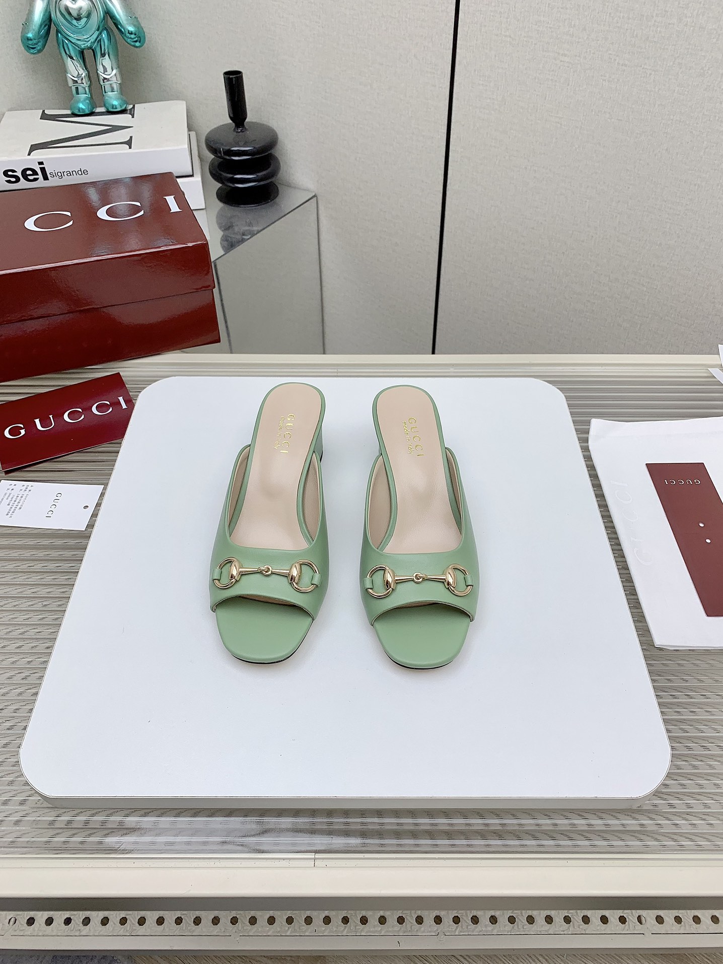 NO:171456,(High version) New Gucc*25ss Early Spring High-soled Thick Heel Slippers Series ~G Home New Best Slippers Closed Eyes ~ Round pointed toe design is not picky at all. Imported Uppers, imported lambskin, inner imported sheepskin, sole genuine leather soles/heel height 5cm Size 34-41 (34.40.41 Customized No Return and Exchange, Slippers, Gucci, Gucci, Slippers, Sheepskin, Leather Soles19860909（高版本）  新款Gucc*25ss早春高底粗跟拖鞋系列～G家新款最好看的拖鞋 闭眼冲~圆尖头设计完全不挑脚型  鞋面进口小羊皮 内里进口羊皮 鞋底真皮大底/跟高5cm 码数34-41（34.40.41定制不退换,拖鞋,gucci,gucci,slippers,sheepskin,Leather soles,Women's Shoes