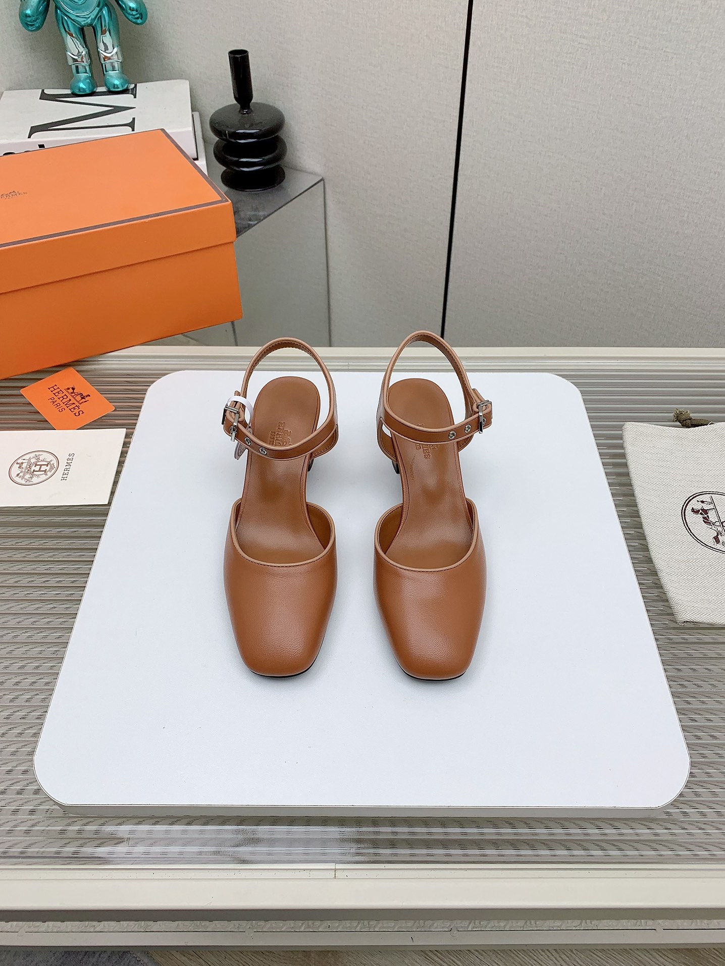 NO:171437,(High version) Hermes market's highest version is purely handmade, upper imported Italian cowhide   original custom-grade Australian sheepskin footbed, outsole genuine leather outsole, size 35-40 (34.41 custom made without return or exchange), sandals, hermes, sandals, cowhide, sheepskin, Leather soles19860909（高版本） Hermes市场最高版本纯手工打造 鞋面意大利进口牛皮 原版订制级澳洲羊皮垫脚 大底真皮大底 码数35-40（34.41定做不退换）,凉鞋,hermes,sandals,cowhide,sheepskin,Leather soles,Women's Shoes