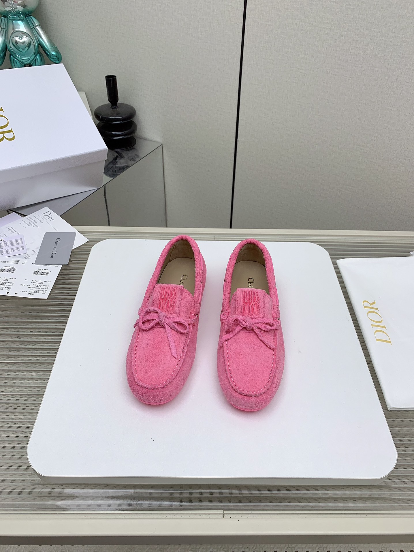 NO:259916,(High version) D*ior's latest hot casual Love series... A beautiful shoe and top version matching item that celebrities and internet celebrities have planted grass is effortless and fashionable outfit. Elegant temperament, casual commuter office workers, fashionable streets, casual dates, casual casually. The front is decorated with the golden Christian Dior PARIS logo. It is integrated with Dior's extraordinary exquisite craftsmanship. Reinterprets classic design. Full details... The quality is completely consistent with the counter. Fabric: Original custom beef silhouette Inner: Original custom sheepskin foot pad: Sheepskin injection molding Outsole: Original open mold anti-slip rubber sole Packaging: Original full set of packaging Size: 35-39 (for women 40.41 customization without return or exchange), loafers, dior, loafers, sheepskin19860909（高版本） D*ior最新爆款休闲乐福系列……  各大明星网红纷纷种草的一款美鞋、顶版搭配单品里就是毫不费力的时髦穿搭. 上脚气质 随性 通勤上班族 时髦街头.约会随意休闲. 正面饰以金色Christian Dior PARIS标志. 再融入 Dior 非凡的精湛工艺. 重新诠释经典设计.细节满满…品质完全与专柜一致. 面料: 原版定制牛猄 内里: 原版定制羊皮 垫脚:羊皮注塑成型 大底:原版开模防滑橡胶大底 包装:原版全套包装 码数:35-39（女40.41定制不退换）,乐福鞋,dior,loafers,sheepskin,Women's Shoes