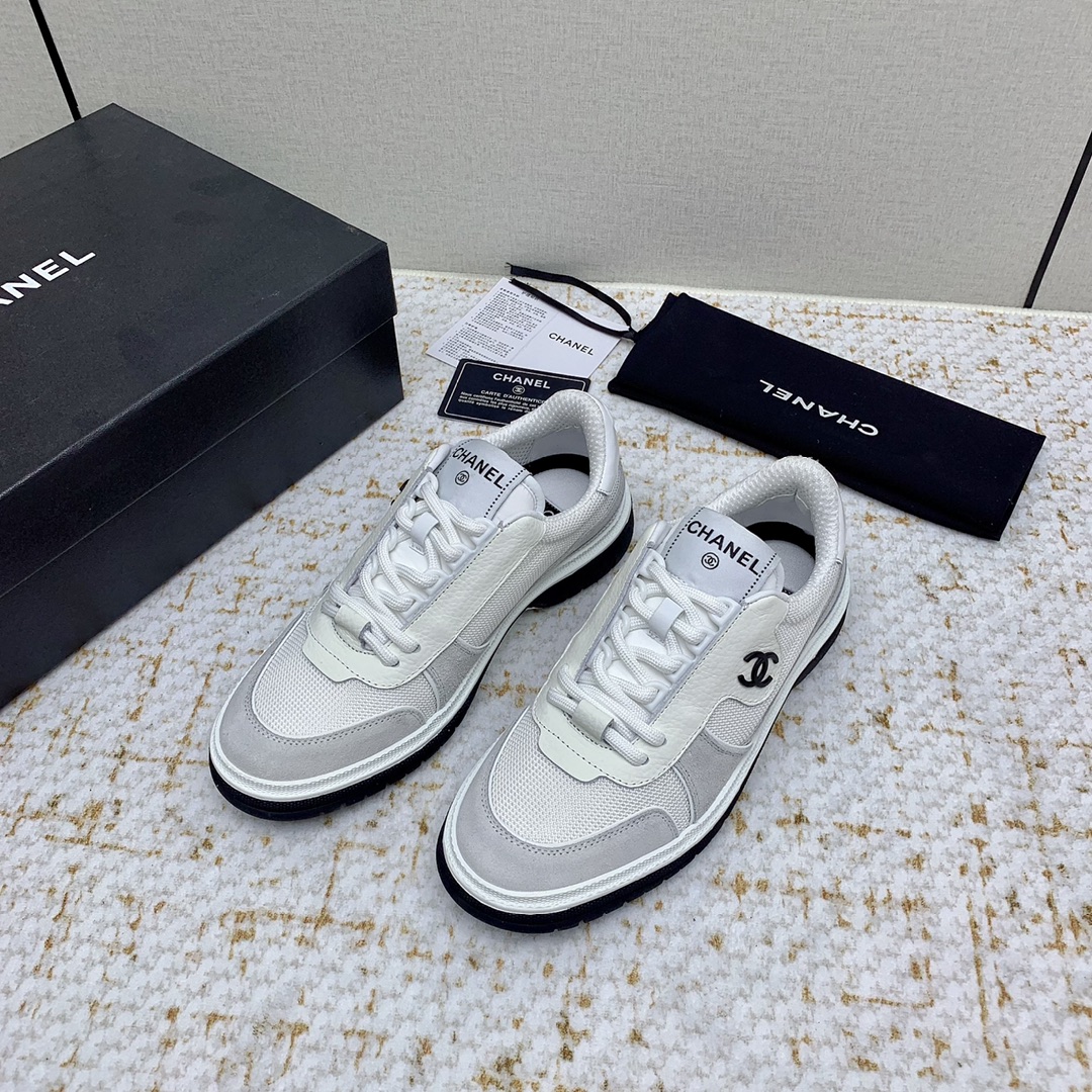 NO:241425,(High version) CHANEL Chanel new panda shoes panda shoes Chanel 2025ss popular panda shoes color matching thick-soled casual sports shoes shoes counter synchronization counter is very popular, a very difficult to buy shoe The most popular thick-soled panda shoes on the entire network can be imagined that Xiaoxiangguan cannot miss appearance and comfort coexist Simple and versatile white shoes Thick sole height enhancement is super versatile, whoever wears it in close eyes looks good, calfskin upper imported sheepskin inner TPU original outsole size: 35-40 (41 40 custom made, casual shoes/sports shoes, chanel, chanel, sneakers, cowhide, sheepskin19860909（高版本） CHANEL香奈儿新款熊猫板鞋熊猫鞋 香奈儿2025ss火爆熊猫鞋配色厚底休闲运动鞋板鞋  专柜同步 专柜非常火爆 非常难买的一款鞋 全网最火的厚底熊猫鞋 可想而知小香控不可错过的 颜值与舒适并存的 简约百搭小白鞋 厚底增高超级百搭,闭眼入谁穿谁好看  鞋面小牛皮 内里进口羊皮里 大底TPU原版大底 码数:35-40（41 40定做,休闲鞋/运动鞋,chanel,chanel,sneakers,cowhide,sheepskin,Women's Shoes