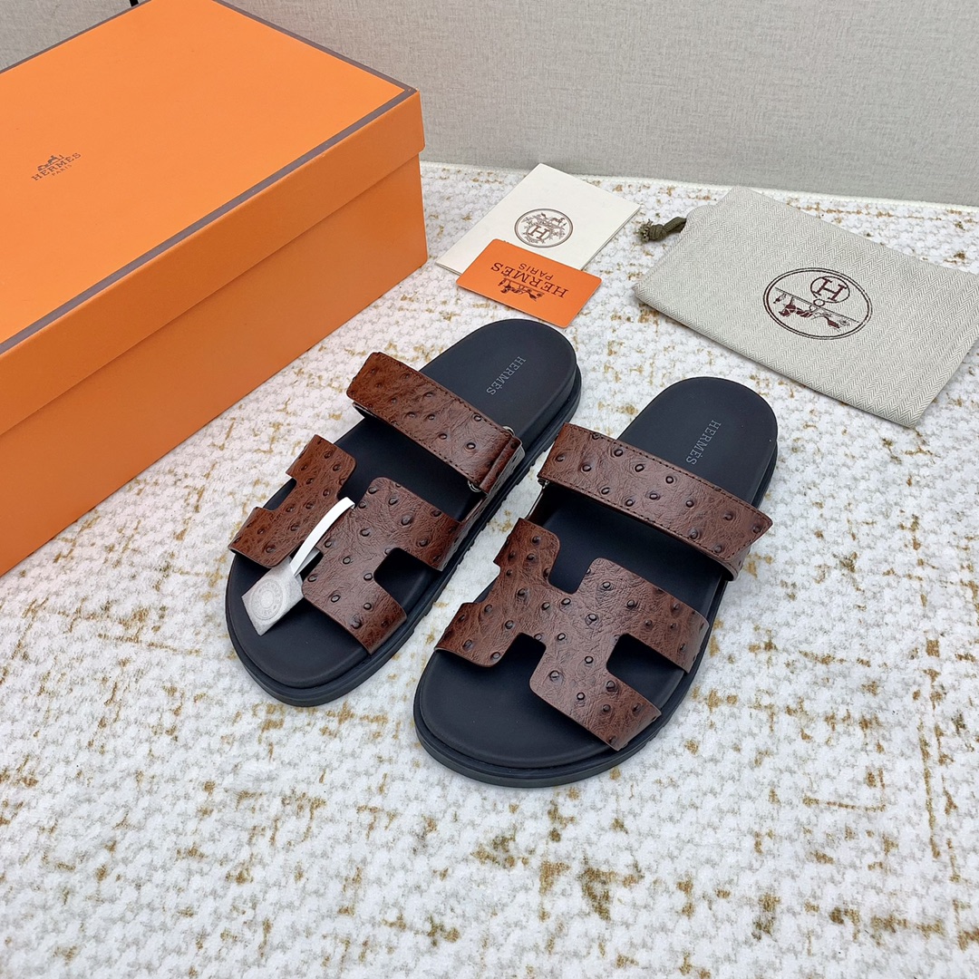 NO:241422,Women's men's 260 (top version) H home 2025 autumn and winter new model HERME*S couple's second uncle shoes that are popular recently - sandals, paired with various colorful socks, it is very fashionable. Imported calfskin upper imported, water-dyed cow lining, outsole Tpu non-slip wear-resistant, sizes for women 34-41 men 39-46 (women 34.40.41 men 45.46 customized, no return or replacement), slippers, hermes, sandals, slippers, cowhide, socks19860909女款男款260（顶级版本） H家 2025秋冬新款 HERME*S最近火到不行的情侣款二舅鞋- 凉鞋,搭配各种彩色袜子,潮爆了 鞋面进口小牛皮 内里进口水染牛里 大底Tpu防滑耐磨大底 码数女34-41男39-46（女34.40.41男45.46定做不退不换）,拖鞋,hermes,sandals,slippers,cowhide,socks,Women's Shoes