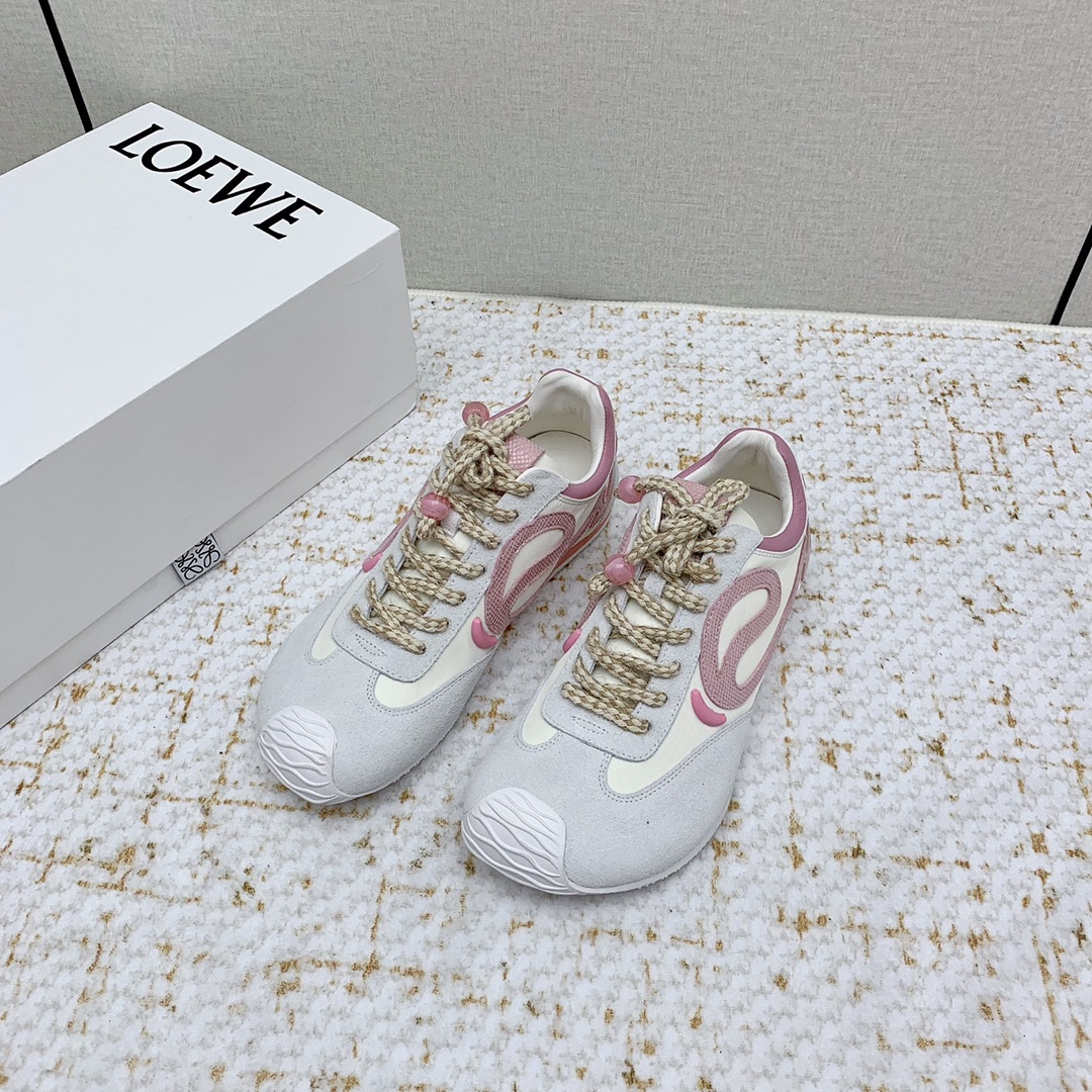 NO:241412,(High version) Loewe 25ss early spring new Forrest Gump shoes, ballet, casual, sports shoes, Deshen shoes, ugly and cute, a little cute, planted at first glance, these colors are particularly beautiful, touching, a touching feeling, a huge customer feedback, a very high comfort, the leather and outsole are particularly soft, especially light, soft, and rated as the most comfortable rampage shoes of the year!  Those who like to wear flat shoes are really recommended to buy. The upper is made of original imported calfskin, inner foot pad sheepskin, original customized rubber combination sole size35-41 (41 customization is not returned or exchanged), casual shoes/sports shoes, loewe, loewe, flats, sneakers, cowhide, sheepskin19860909（高版本）  Loewe 罗意威 25ss早春新品阿甘鞋 芭蕾舞 休闲 运动鞋 德训鞋 丑萌得有点可爱 一眼被种草了 这几个颜色特别好看 让人动心的感觉 巨多客户反馈舒适度极高的一款德训鞋 皮料和大底特别柔软 特别轻巧 软软的 被评为年度最舒适的暴走鞋如履平地！ 喜欢穿平底鞋的真的推荐入手 鞋面采用原版进口小牛皮 内里垫脚羊皮 鞋底原版定制橡胶组合大底 size35-41（41定制不退换）,休闲鞋/运动鞋,loewe,loewe,flats,sneakers,cowhide,sheepskin,Women's Shoes