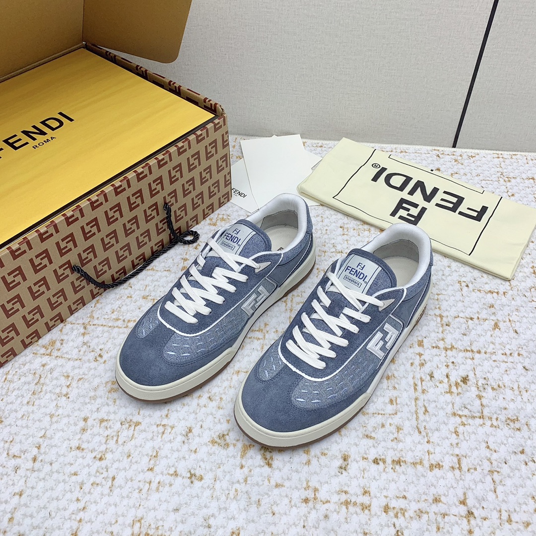 NO:241413,(High version) Fendi Fendi match series Couple style Film casual sports shoes Board shoes Original purchase and development Made this FENDI Match lace-up sneakers. The upper is decorated with small perforated. White leather material with beige suede material details. Match green leather FF decals. Rubber sole, FENDI lettering on the side. Combined with exquisite packaging for the counter. Original custom imported head layer cowhide imported. Customized breathable net. Sole original open mold TPU two-color combination sole. Sole thickness 3CM Size: Women's 35-41 / Men's 39-45 (Female 41 men's 45 custom made), casual shoes/sports, fendi, fendi, sneakers, cowhide19860909（高版本）  Fendi芬迪match系列 情侣款 胶片 休闲 运动鞋 板鞋 原版购入开发 做货 这款FENDI Match系带运动鞋.鞋面饰有小穿孔.白色皮革材质,带米色绒面材质细节.抹茶绿皮革FF贴花.橡胶鞋底,侧面带FENDI字样 配合送专柜精美包装 面料原版定制进口头层牛皮 内里进口定制透气网里 鞋底原版开模TPU双色组合底 底厚3CM Size: 女款35-41 / 男款39-45（女41男款45定做）,休闲鞋/运动鞋,fendi,fendi,sneakers,cowhide,Women's Shoes