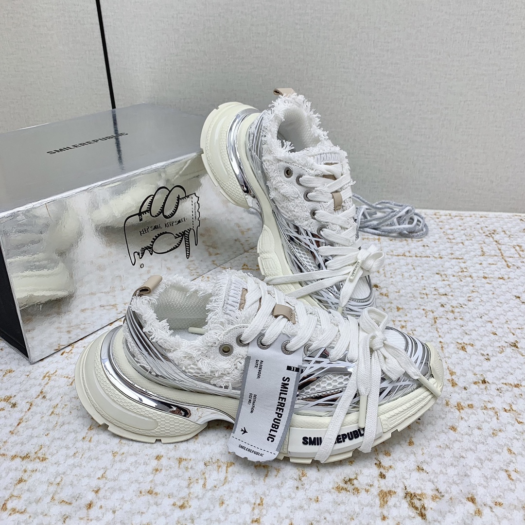 “Men’s Leisure Shoes at Smile Republic: Spring Collection Highlights”