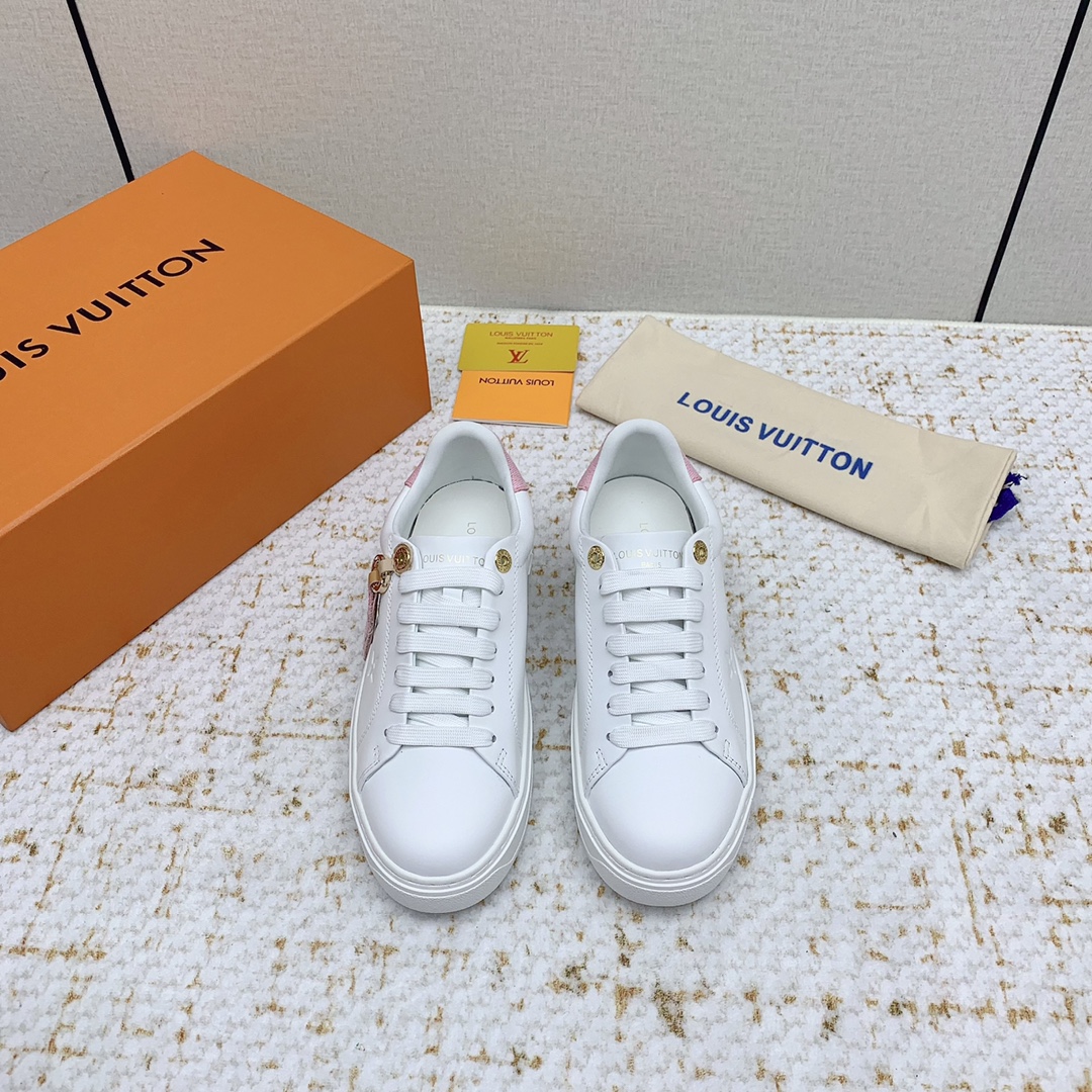 NO:241396,(High-up version) L~V counter new letter rhinestone white shoes series are available... Imported silk calfskin upper original private mold hardware hanging diamond craftsmanship Inner: sheepskin inner lining   foot pad sheepskin, original open mold non-slip sole size 35-41 (41 customization), casual shoes/sports shoes, sneakers, cowhide, sheepskin19860909（高版本）  L~V专柜新款字母水钻小白鞋系列上新… 鞋面进口丝绸小牛皮 原版私模五金吊饰烫钻工艺 内里: 羊皮内里 垫脚羊皮 大底原版开模防滑大底 size 35-41（41定制）,休闲鞋/运动鞋,sneakers,cowhide,sheepskin,Women's Shoes