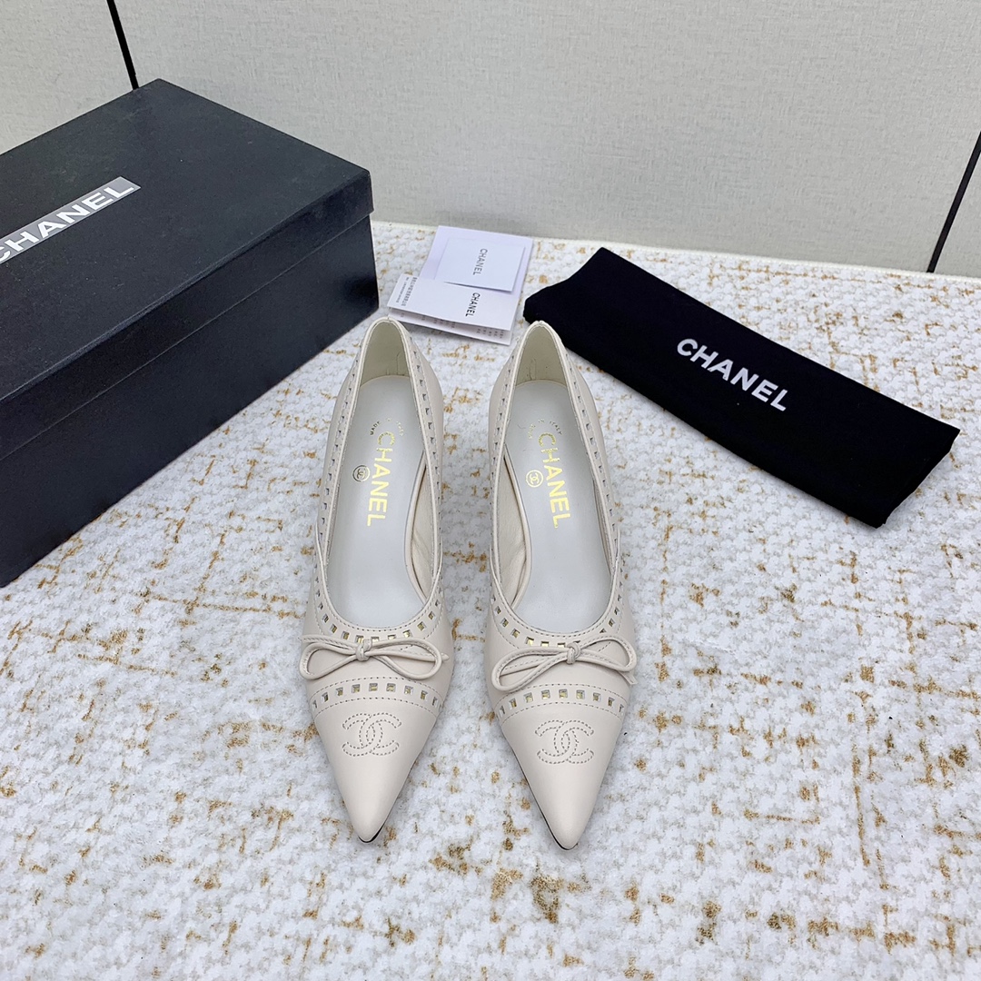 NO:263027,(High-up version) Xiaoxiangjia 25ss latest bow high heels, single shoes, authentic Italian packaging, sexy small high heels, multi-color selection!  Imported lambskin upper, imported lambskin inner, sole Italian leather sole Size34-41 (34.40.41 custom made without return, sandals single shoes, chanel, sandals, sheepskin19860909（高版本）  小香家25ss最新蝴蝶结高跟 单鞋 意大利正品包装 性感小高跟 多色选！ 鞋面进口小羊皮 内里进口小羊皮 鞋底意大利真皮底 Size34-41（34.40.41订做不退换,凉鞋单鞋,chanel,sandals,sheepskin,Women's Shoes